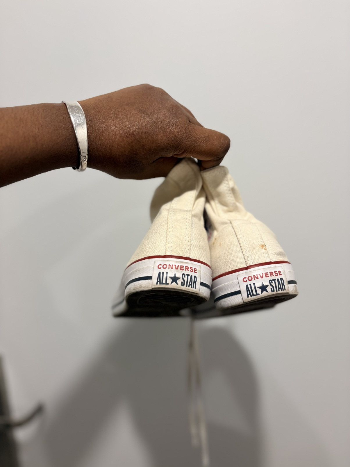 Converse High Top White Converse Sneakers Size US 7 / EU 40 - 2 Thumbnail