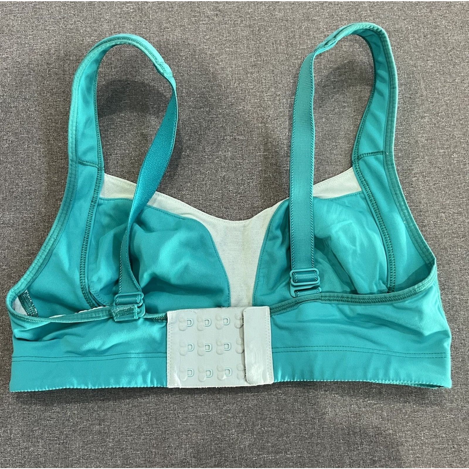 Lululemon Lululemon Ta Ta Tamer Sports Bra Size 32C Full Coverage Teal Size ONE SIZE - 4 Thumbnail