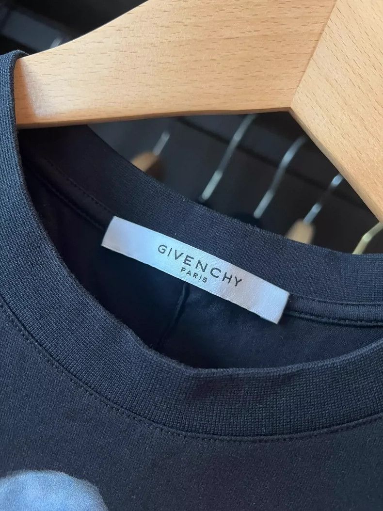 Givenchy Givenchy Classic shark short-sleeve T-shirt Size US S / EU 44-46 / 1 - 2 Thumbnail