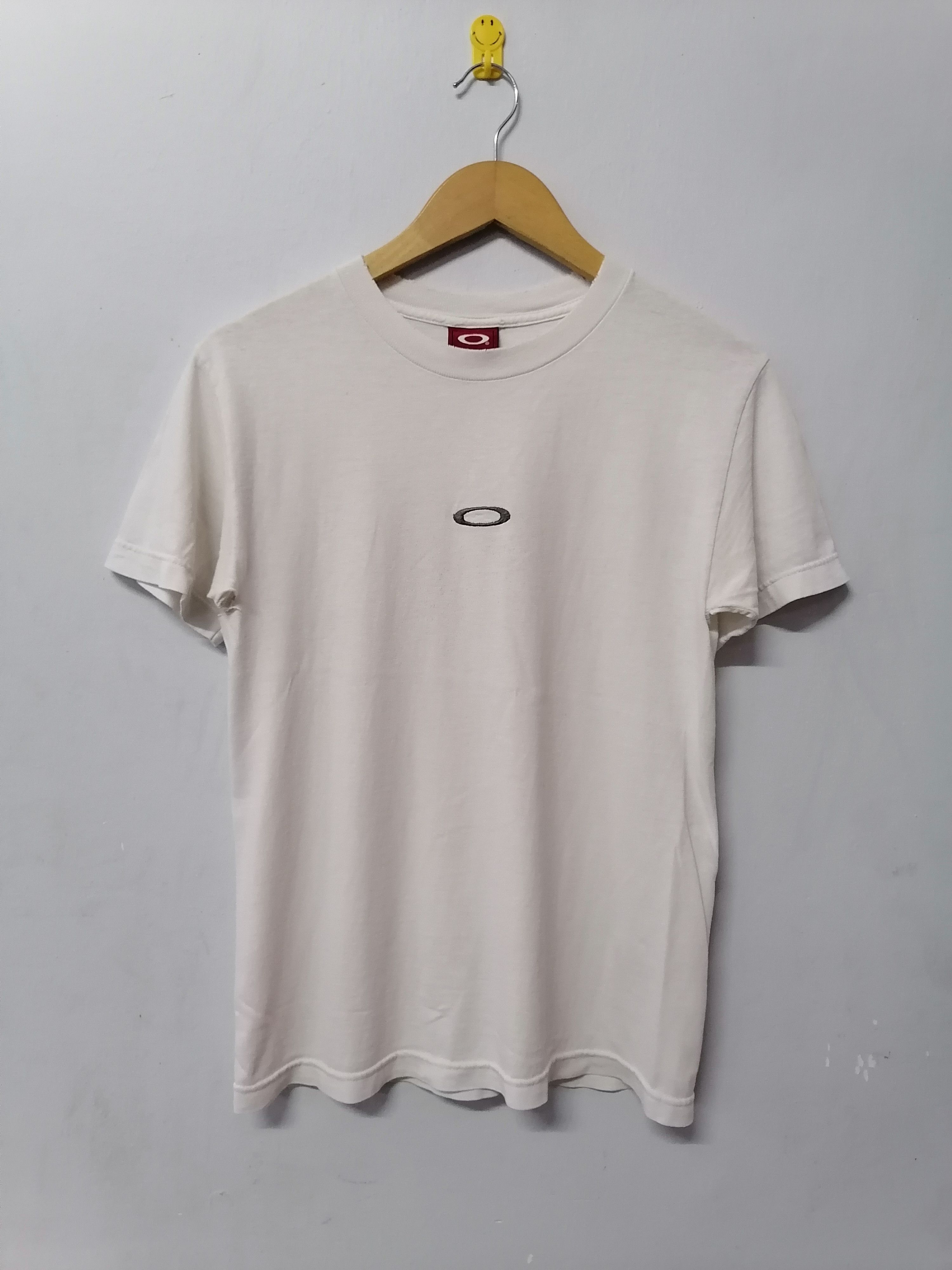 Oakley × Vintage Trashed Faded 00s Oakley Distressed T-shirt Size US S / EU 44-46 / 1 - 1 Thumbnail