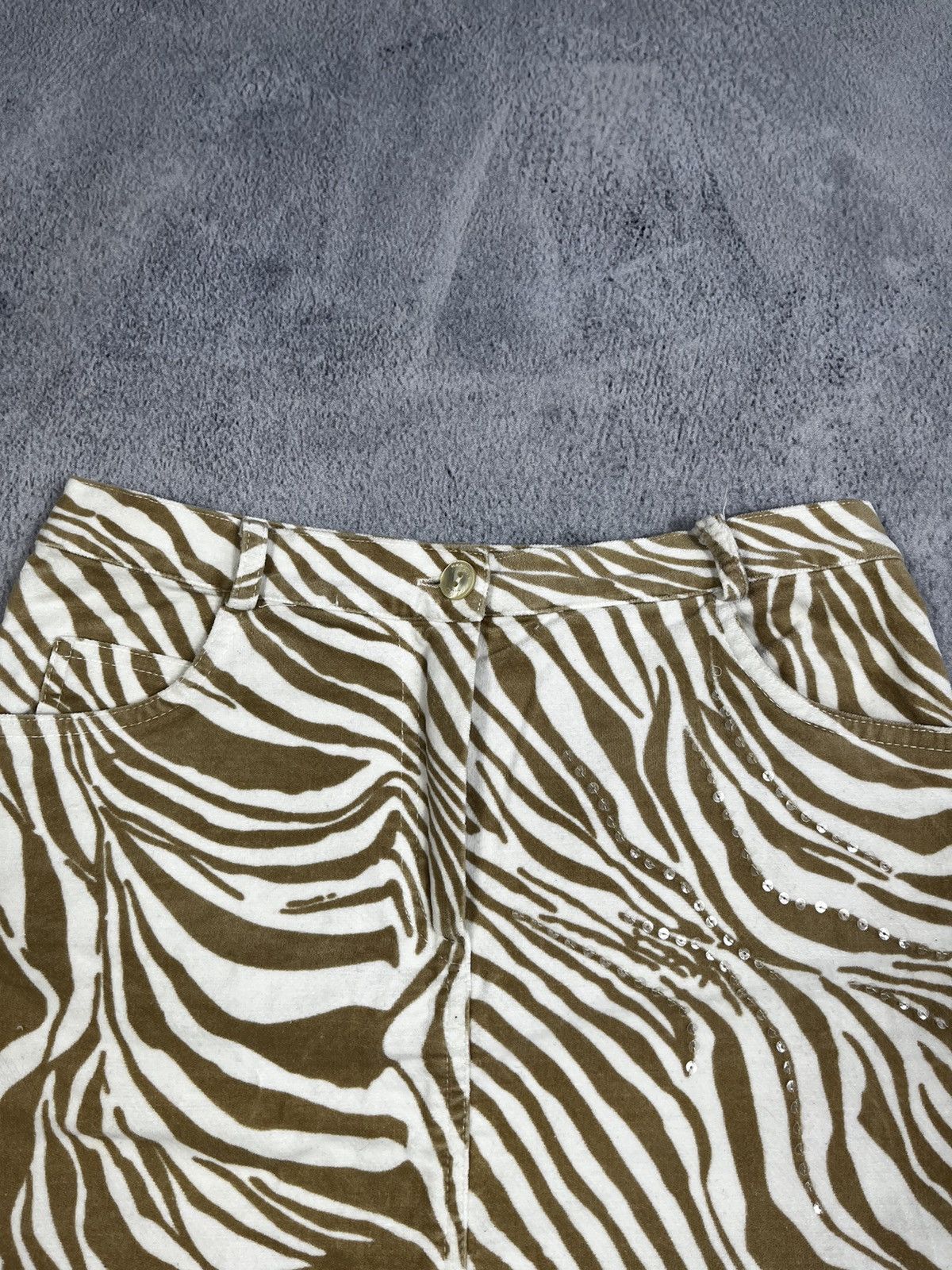 Blumarine Vintage Y2K style blumarine zebra mini skirt size 44 Size 25" / US 0 / IT 36 - 5 Thumbnail