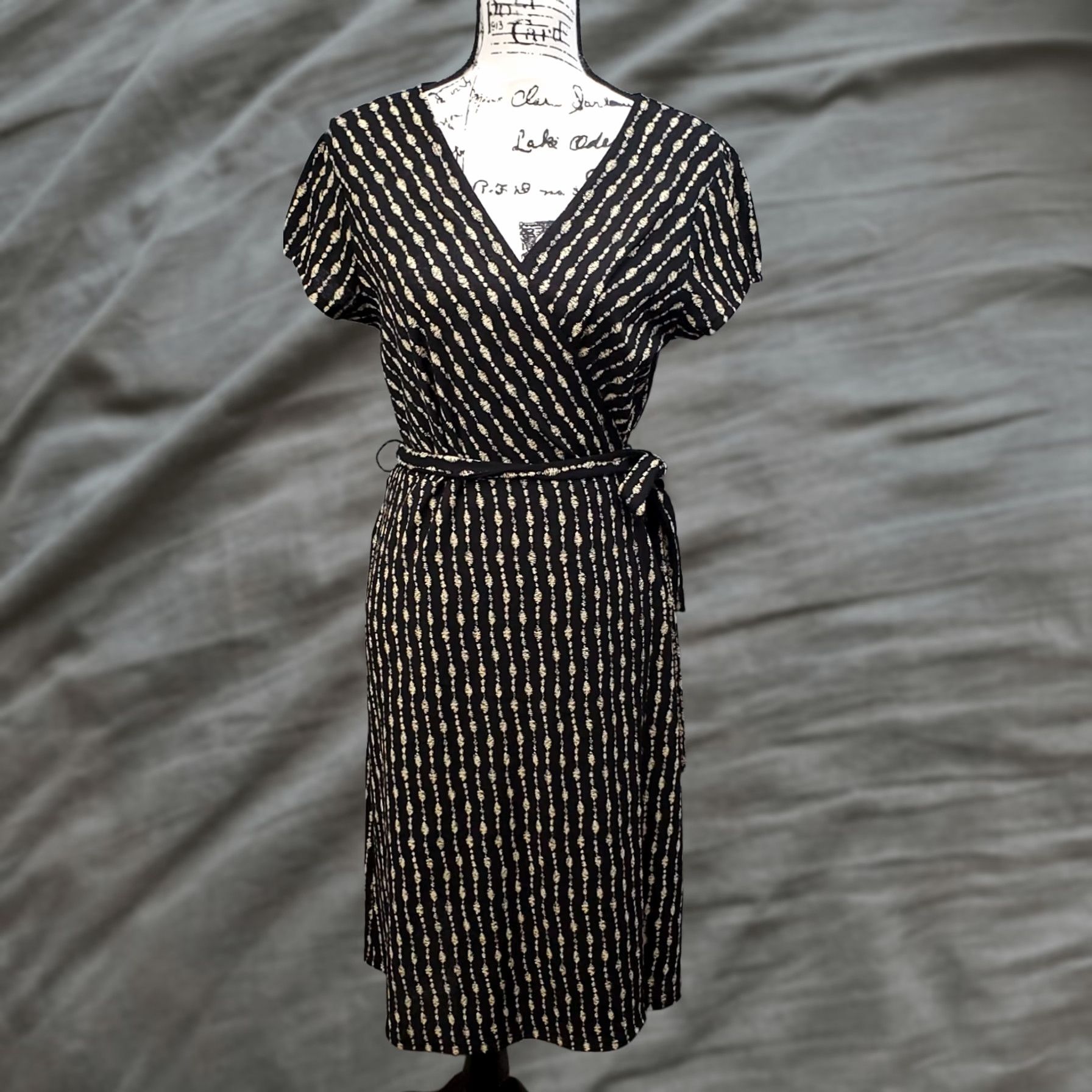 Alfani Alfani Wrap Dress Womens PM Black Tan Striped Short Sleeve Tie Waist Dress Mens? (Note: This line contains an incorrect placeholder.) Size 32" / US 10 / IT 46 - 1 Thumbnail