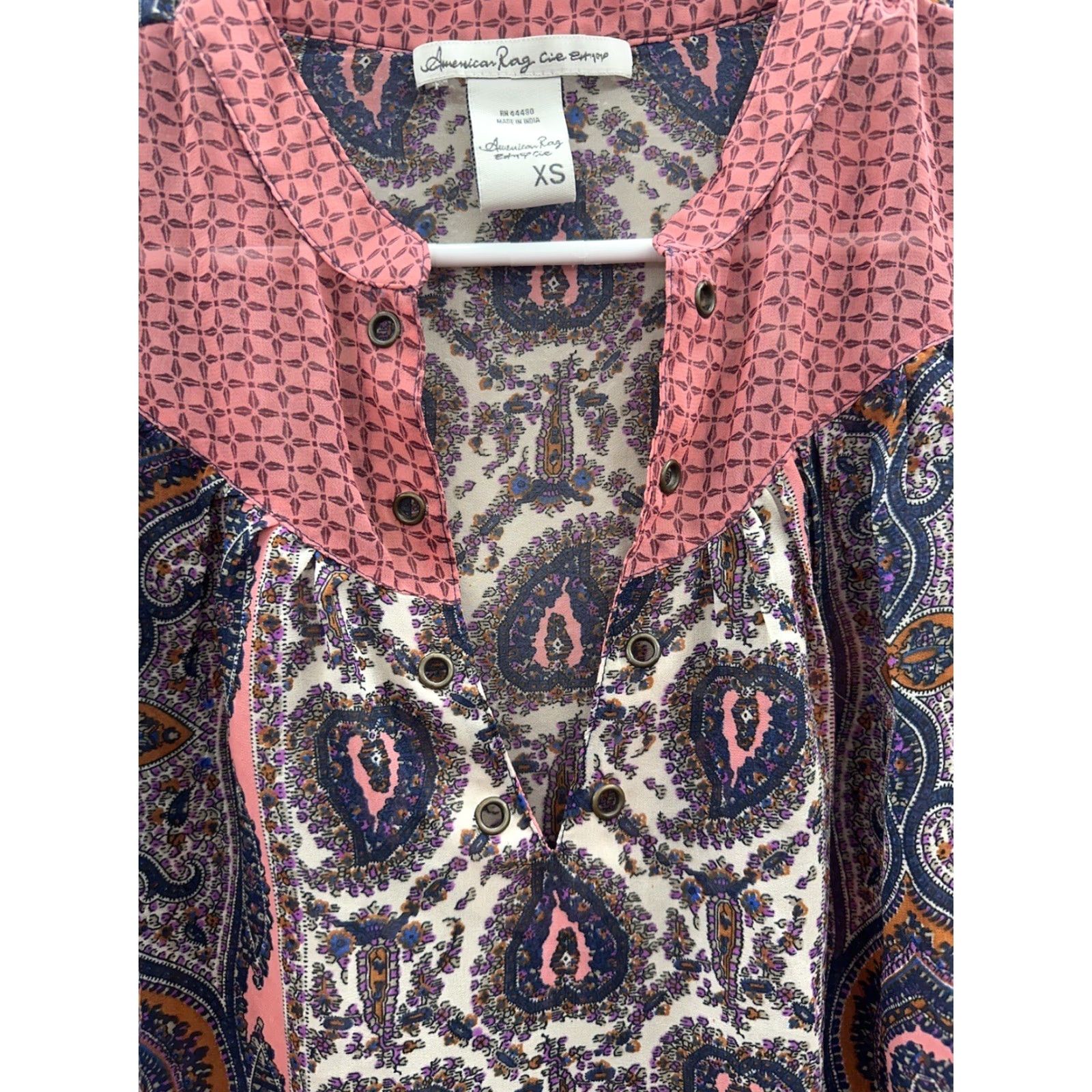 Vintage VINTAGE American Rag Womens Blouse XS Pink Paisley Sheer Long Sleeve V-Neck Size XS / US 0-2 / IT 36-38 - 3 Thumbnail
