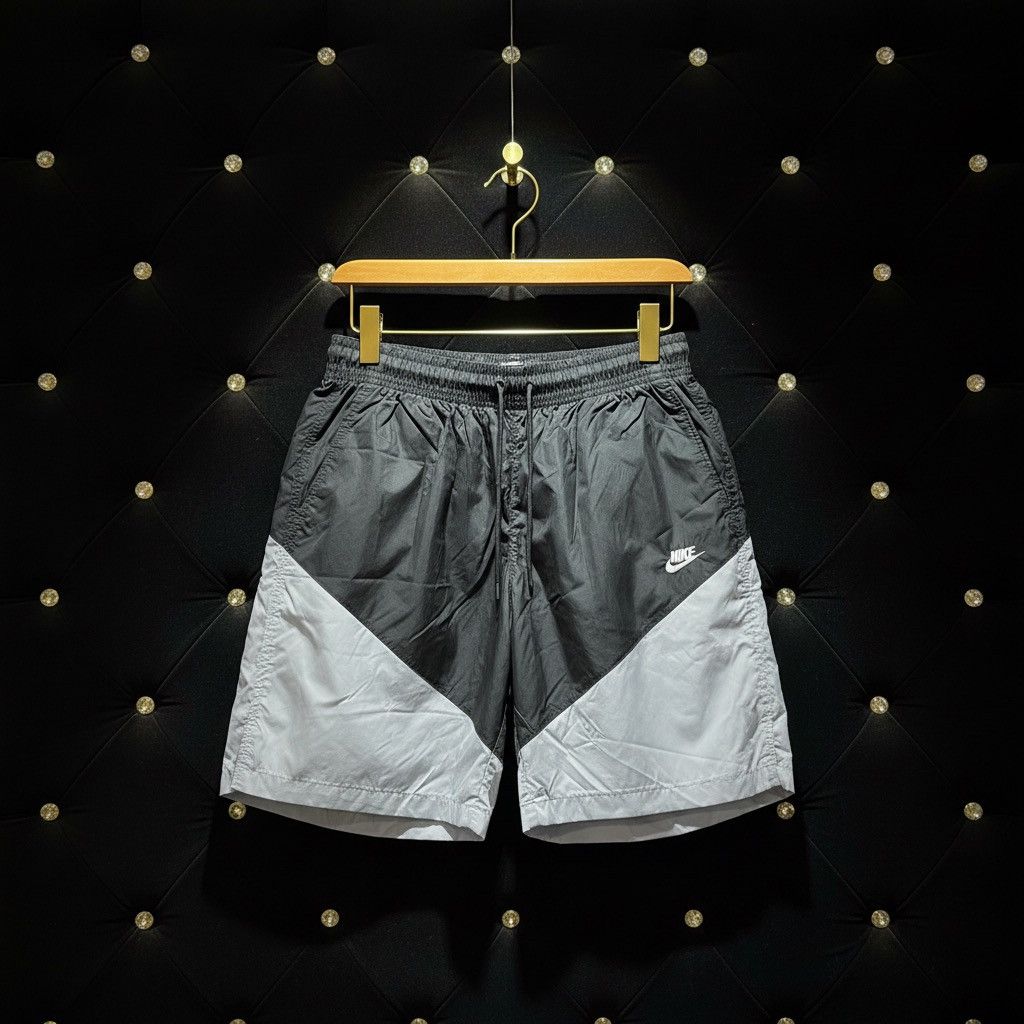 Nike NIKE SPORTSWEAR COLORBLOCK WOVEN SHORTS Size US 32 / EU 48 - 1 Preview