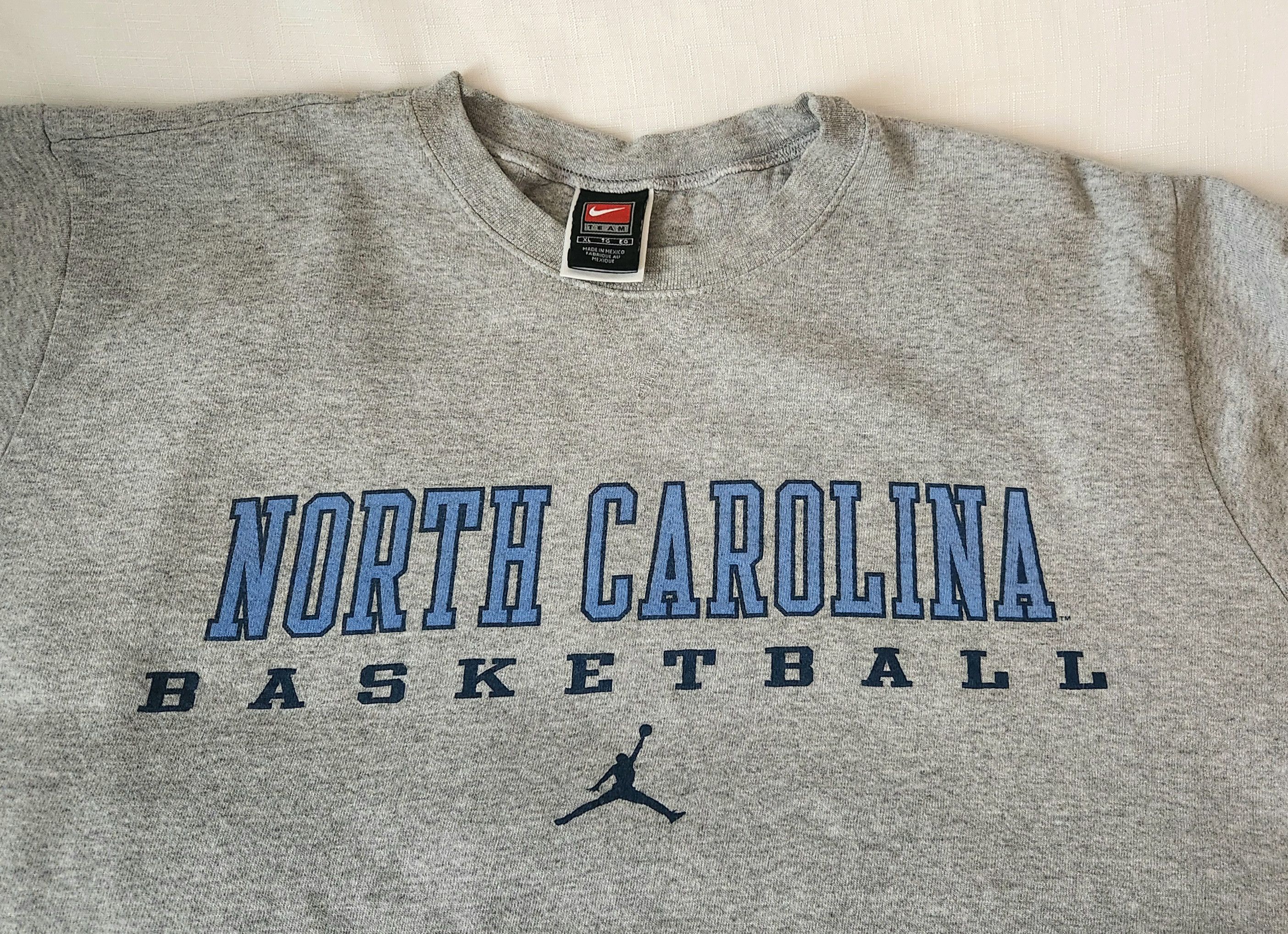 Jordan Brand × Nike × Vintage NIKE NCAA CAROLINA BASKETBALL Jordan vintage 90s XL Size US XL / EU 56 / 4 - 7 Thumbnail
