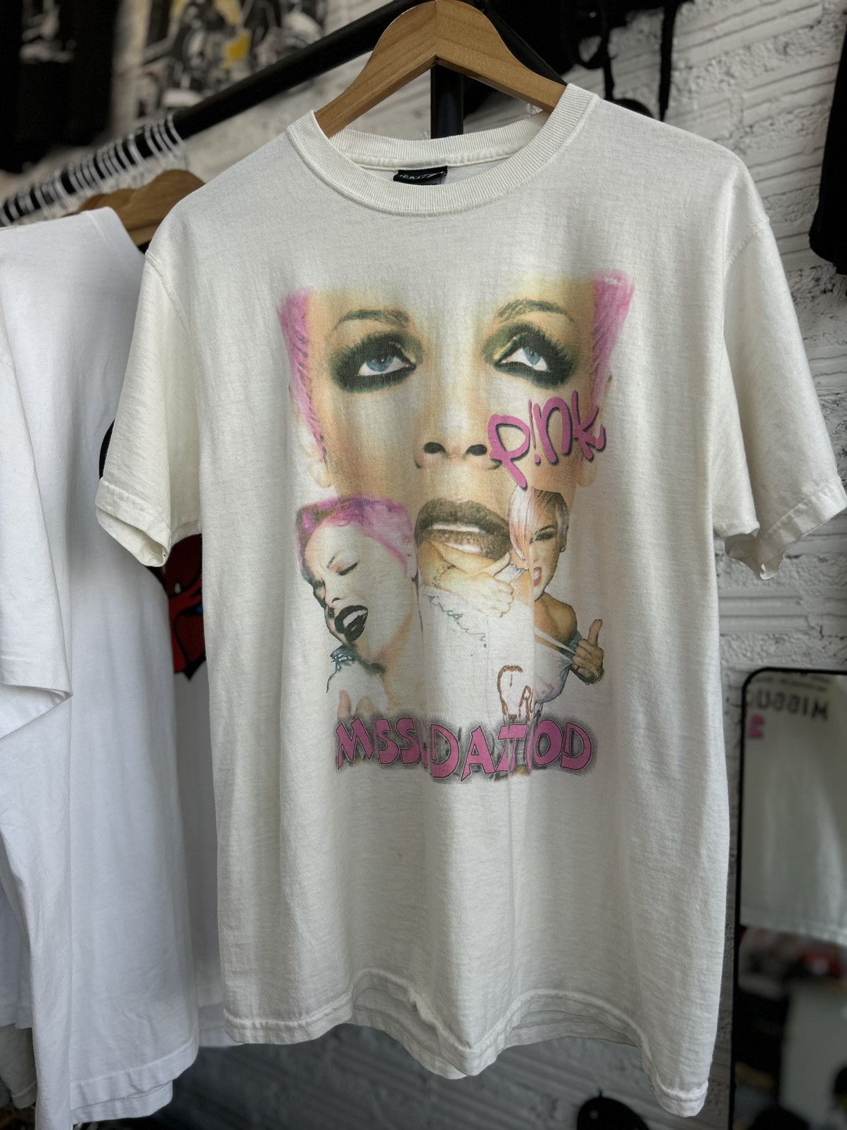 Band Tees Pink Vintage T Shirt 2002 Size US L / EU 52-54 / 3 - 1 Thumbnail