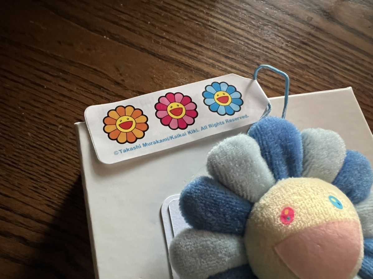 Takashi Murakami Flower Pin Keychain - NEW Size ONE SIZE - 3 Thumbnail