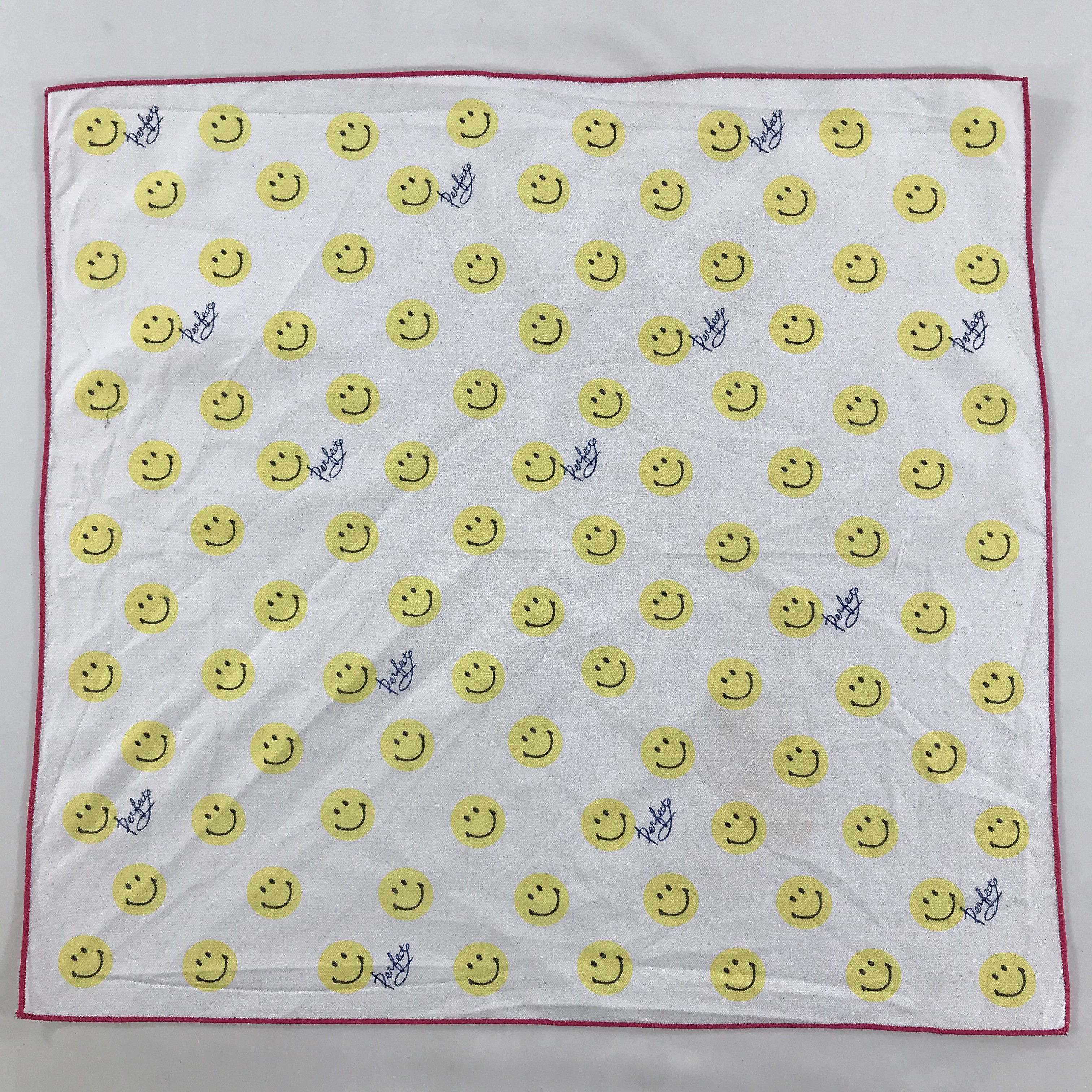 Vintage Vintage Smile Bandana / Handkerchief / Neckerchief -S1761 Size ONE SIZE - 1 Thumbnail