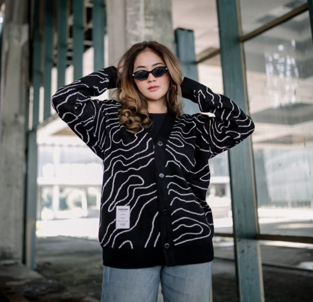 Japanese Brand Round Black Japanese style harajuku knitwear sweater Size US L / EU 52-54 / 3 - 1 Thumbnail