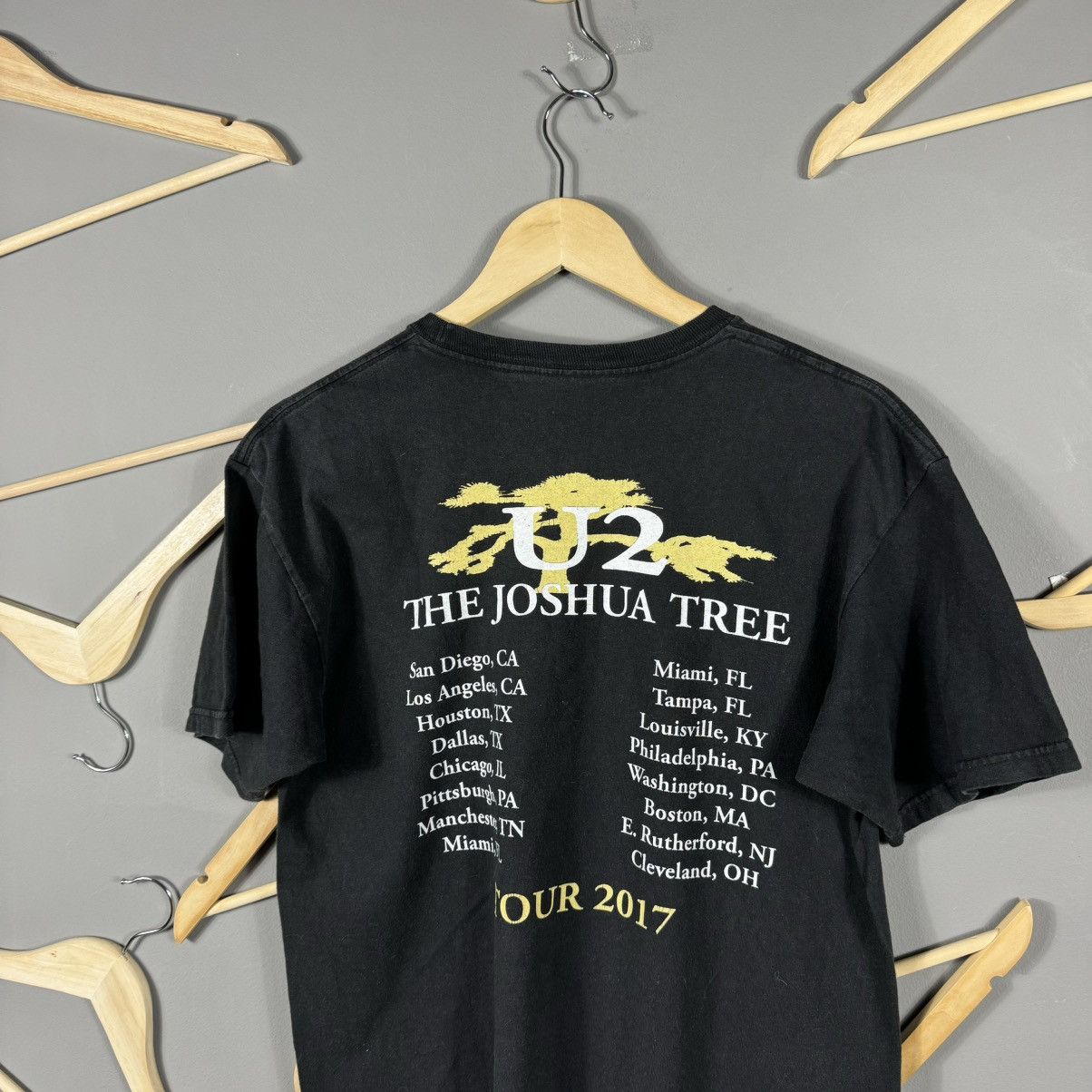 Band Tees U-2 2017 The Joshua Tour T-shirt Size US M / EU 48-50 / 2 - 6 Thumbnail