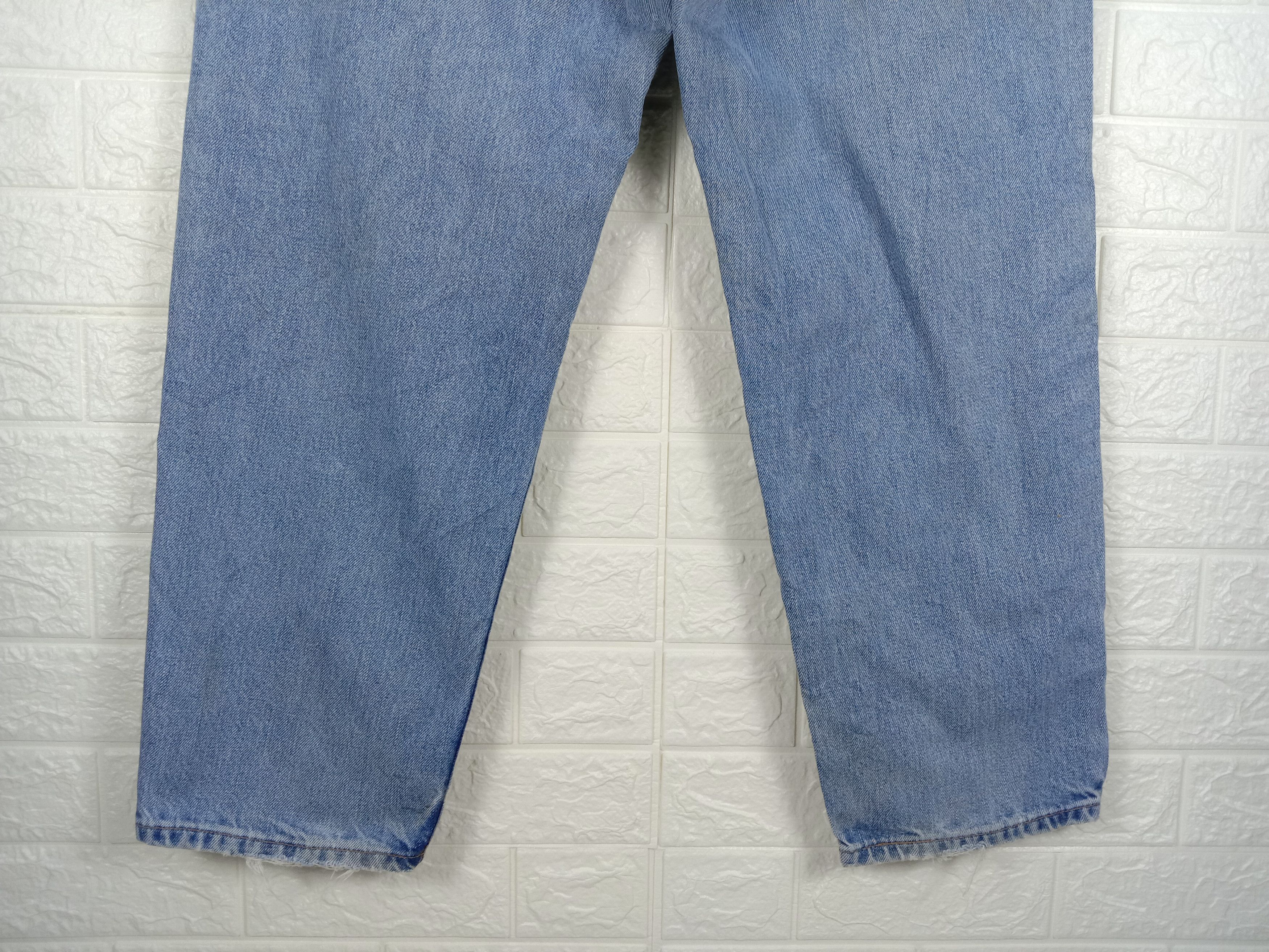 Levi's Vintage Levi's 550 Jeans Faded Blue Relaxed Fit Denim Size US 35 - 8 Thumbnail