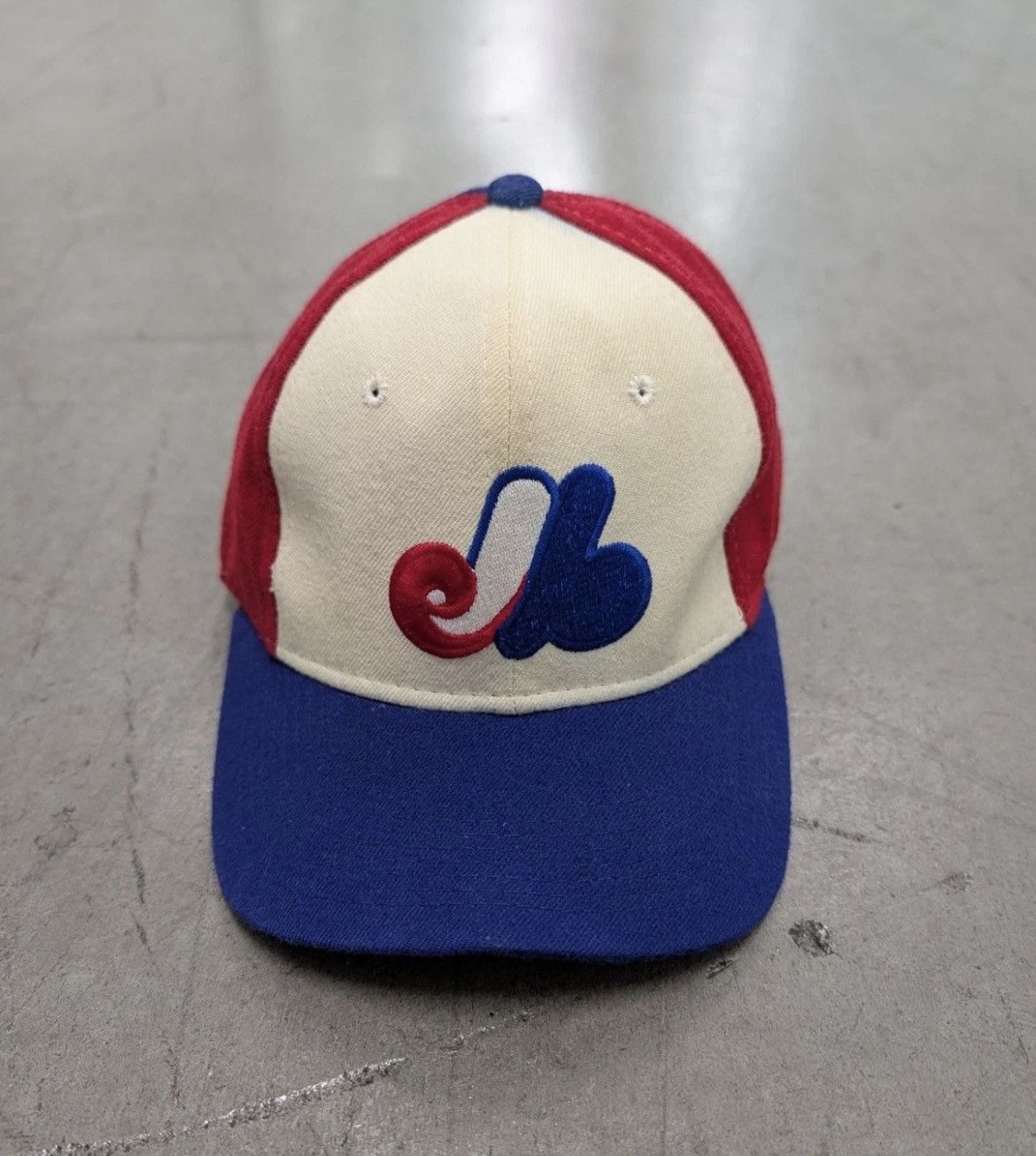 Vintage Vintage NOS Sports Specialties Montreal Expos Fitted 6 3/4 Size ONE SIZE - 1 Thumbnail