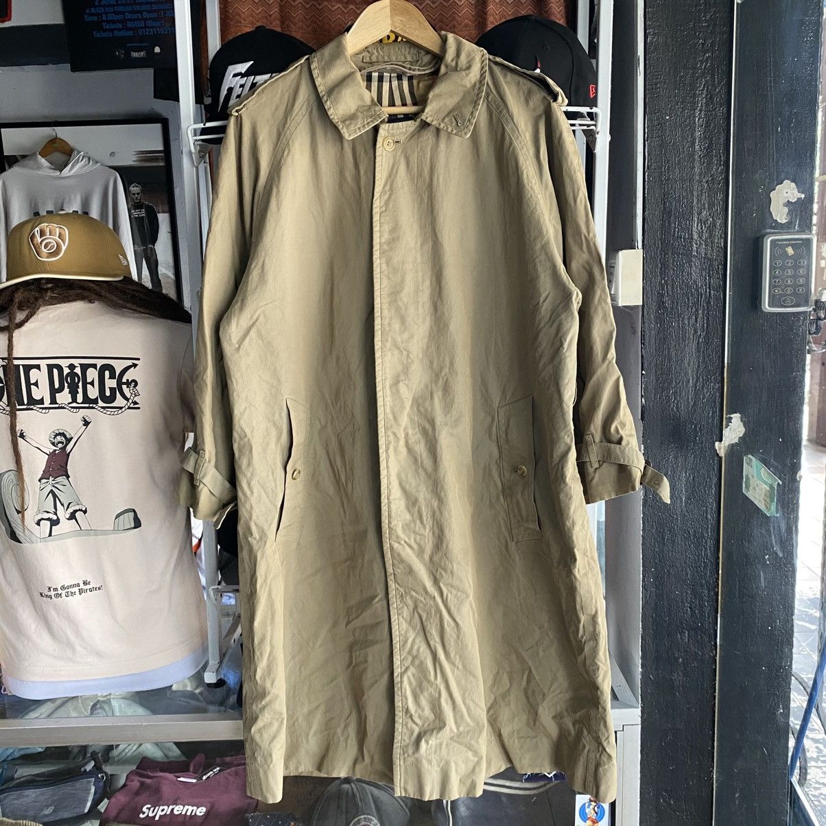 Burberry VINTAGE BURBERRY MARUZEN TOKYO Nova Check Trench Coat Beige Size US L / EU 52-54 / 3 - 2 Thumbnail