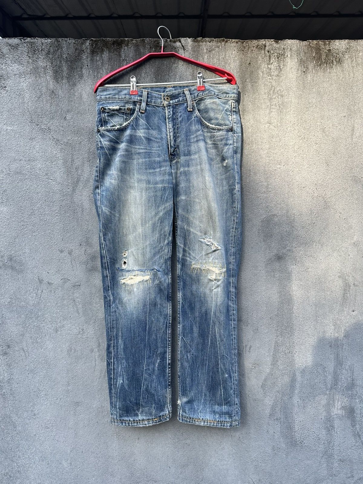 Levi's Vintage Clothing 👹Vintage THRASHED Levi’s 502 Baggy Jeans Size US 31 - 1 Thumbnail
