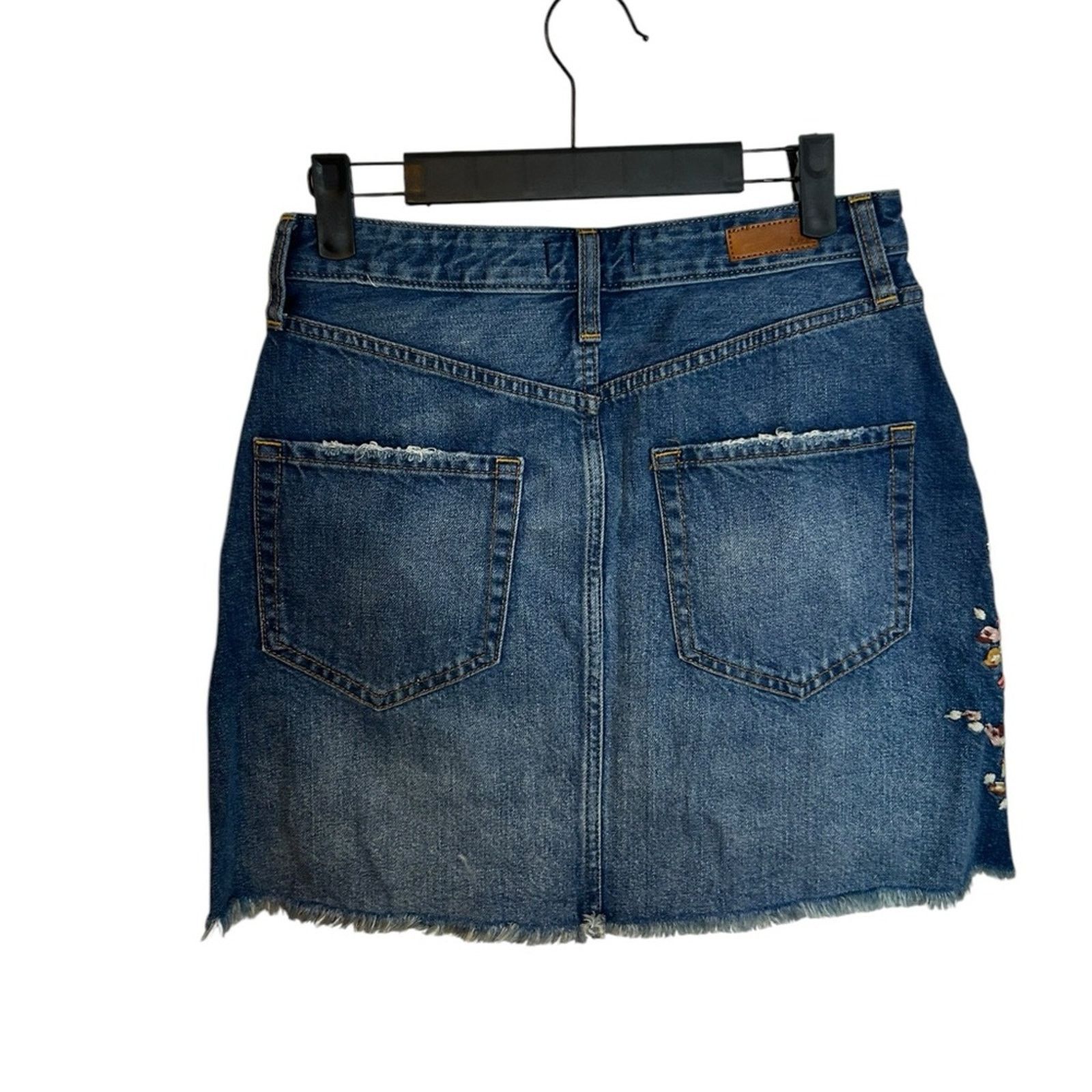 Abercrombie & Fitch Abercrombie & Fitch Floral Embroidered Y2K Denim Skirt Size 27" / US 4 / IT 40 - 2 Thumbnail