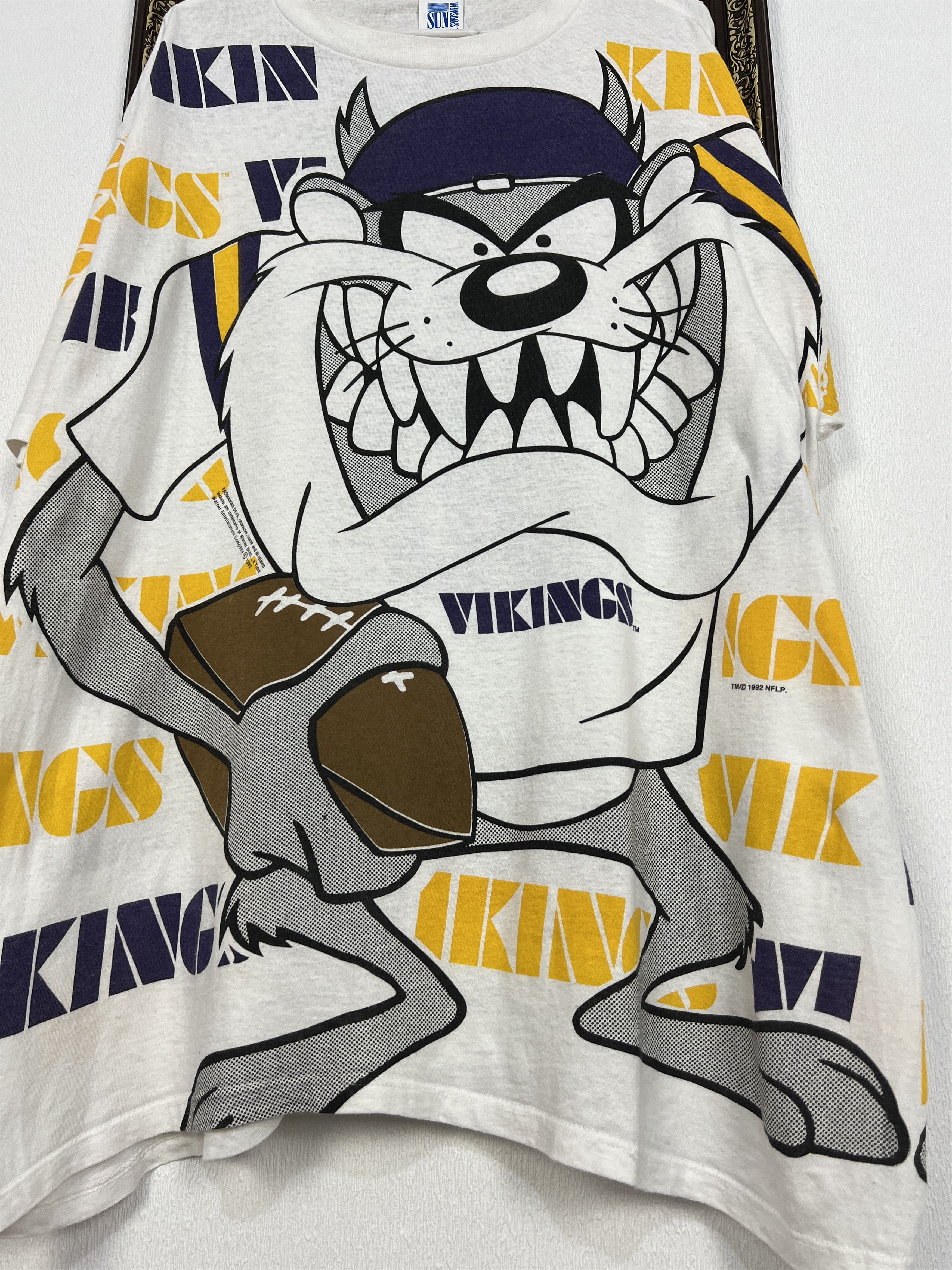 Vintage Vintage RARE Minnesota Vikings Taz All Over Print NFL Shirt Size US XXL / EU 58 / 5 - 3 Thumbnail