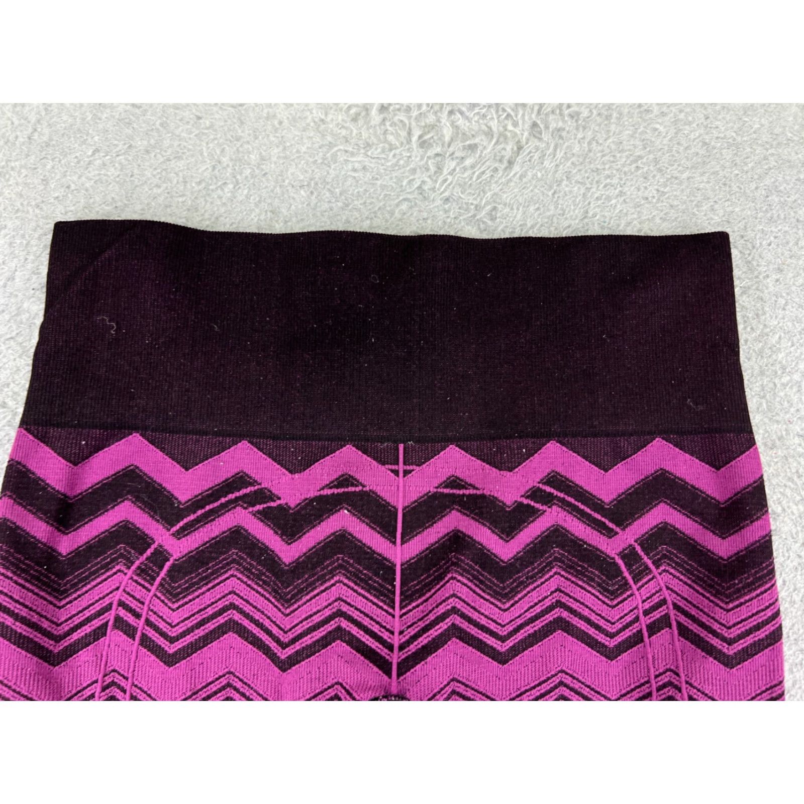 Lululemon Lululemon Pants Womens 4 Black Purple Chevron Stripe Ebb To Street Pant W5G17S Size 27" / US 4 / IT 40 - 4 Thumbnail