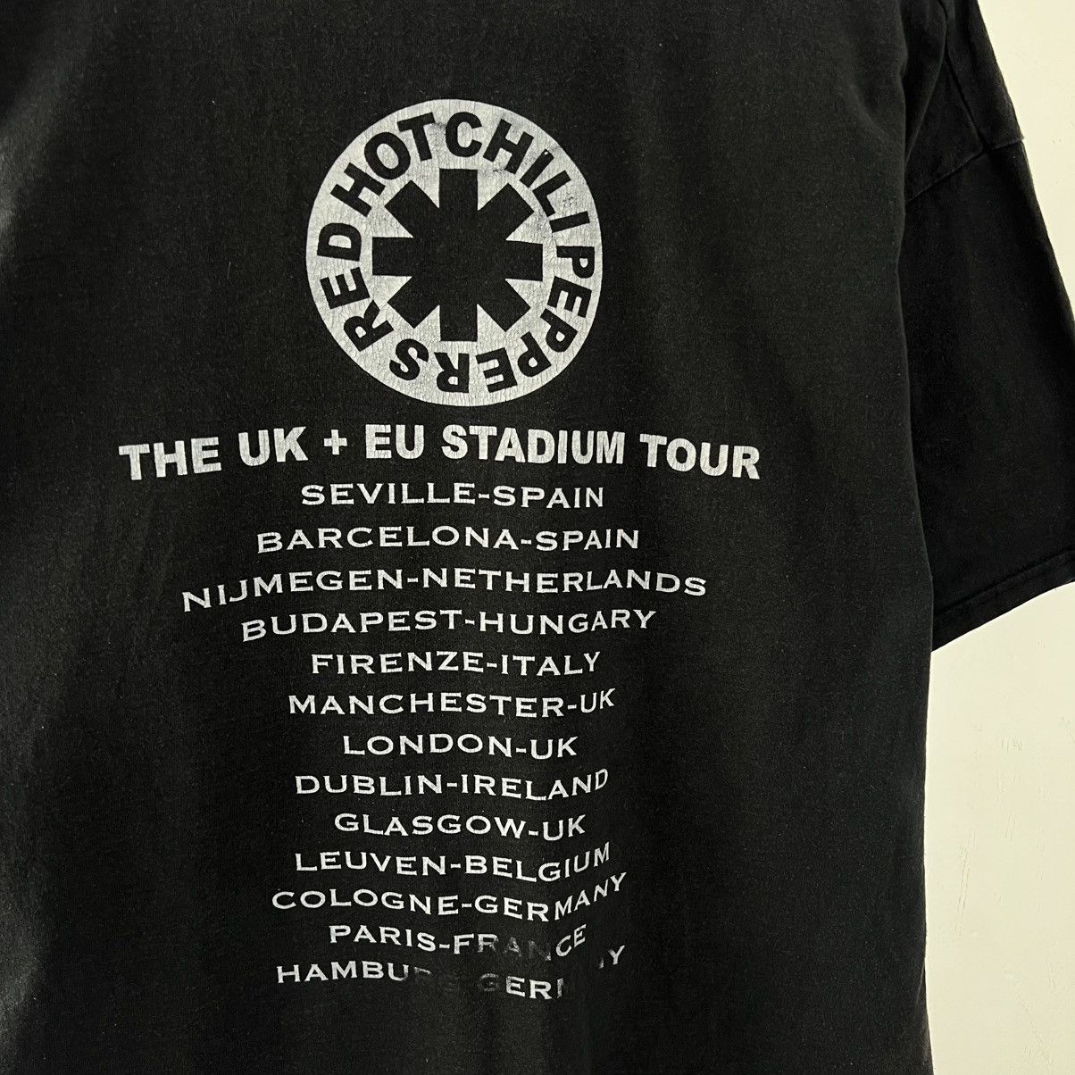 Band Tees Vintage Y2K Red Hot Chili Peppers Rock Band T-Shirt Size US XL / EU 56 / 4 - 8 Thumbnail
