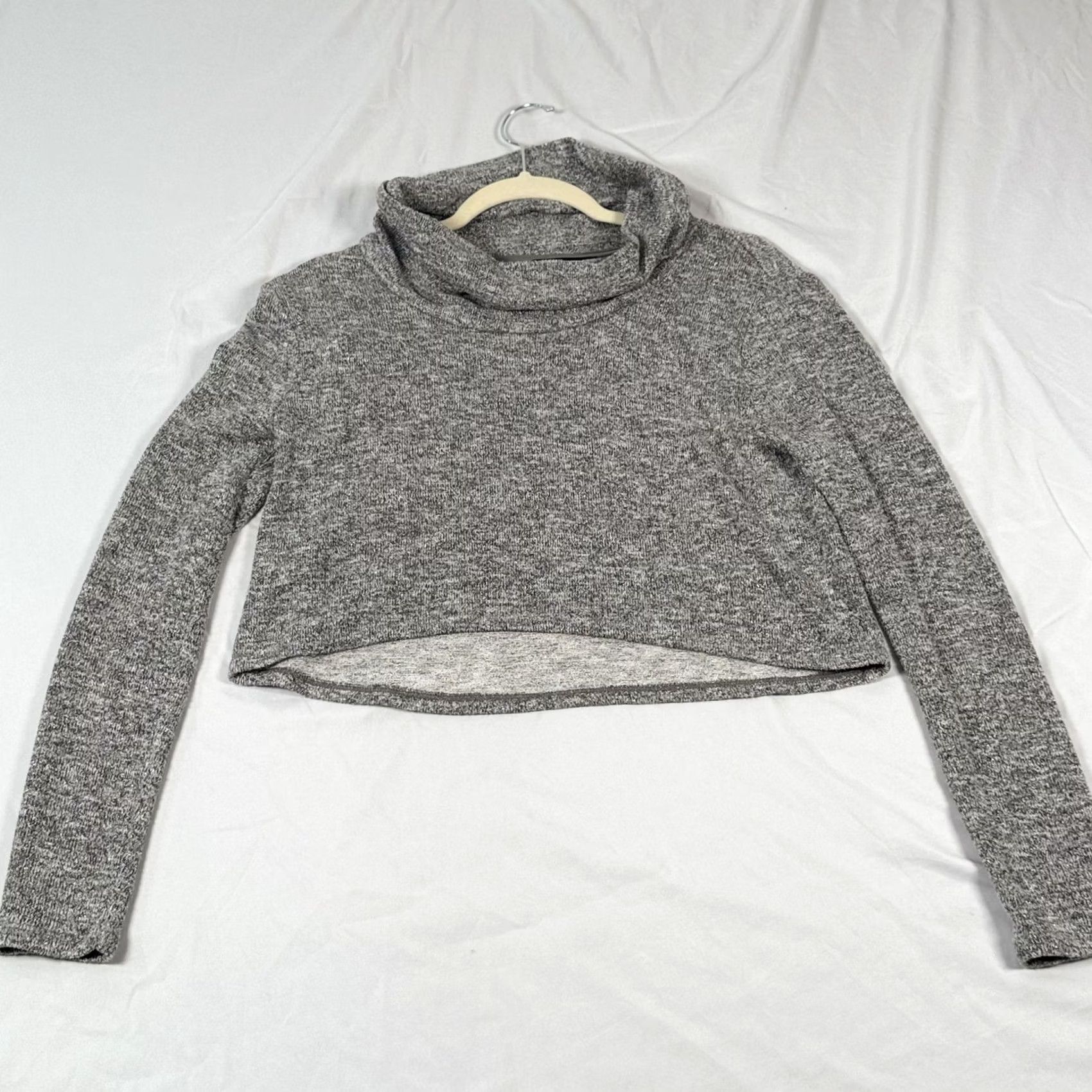 White House Black Market White House Black Market Sweater Small Gray Silver Metallic Cowl Neck Knit Cropped Sparkle Festive Size S / US 4 / IT 40 - 2 Thumbnail