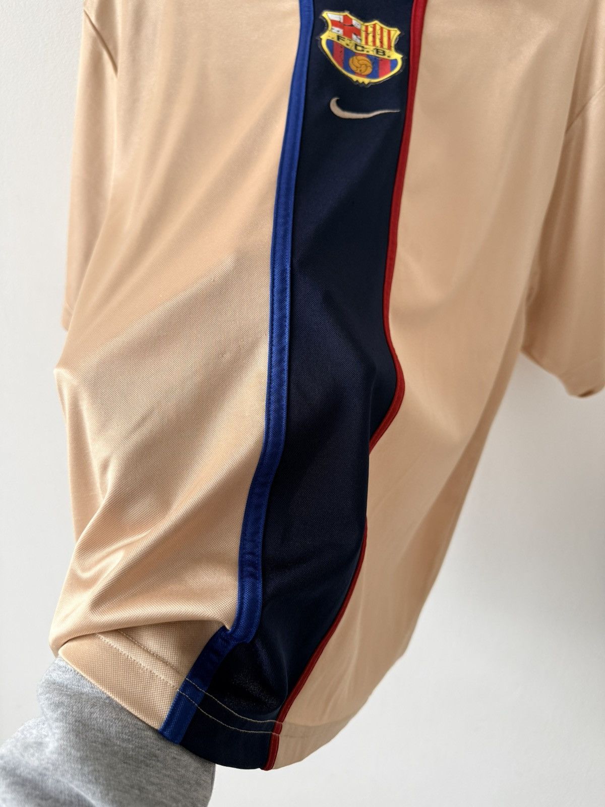 Nike Nike Team Vintage 2001 Barcelona Away Gold Soccer Jersey Size US L / EU 52-54 / 3 - 5 Thumbnail