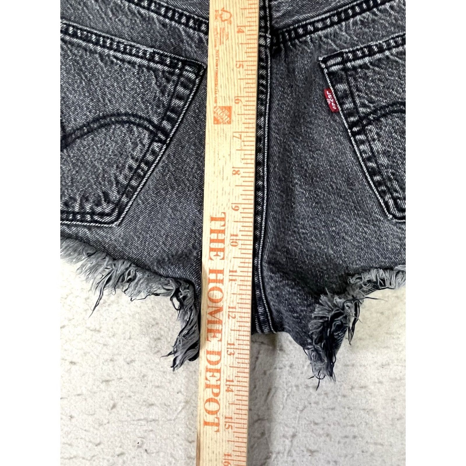 Levi's Levi’s Premium 501 High Rise Cutoff Shorts Washed Black Button Fly Size 27 Womens Denim 90s Classic Vintage No N/A Size 27" / US 4 / IT 40 - 4 Thumbnail