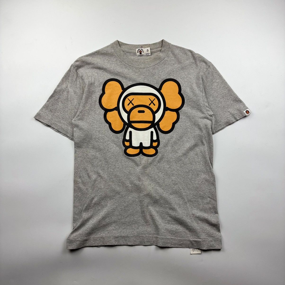 Bape × Kaws Bape x KAWS Baby Milo Shirt Size US S / EU 44-46 / 1 - 1 Thumbnail