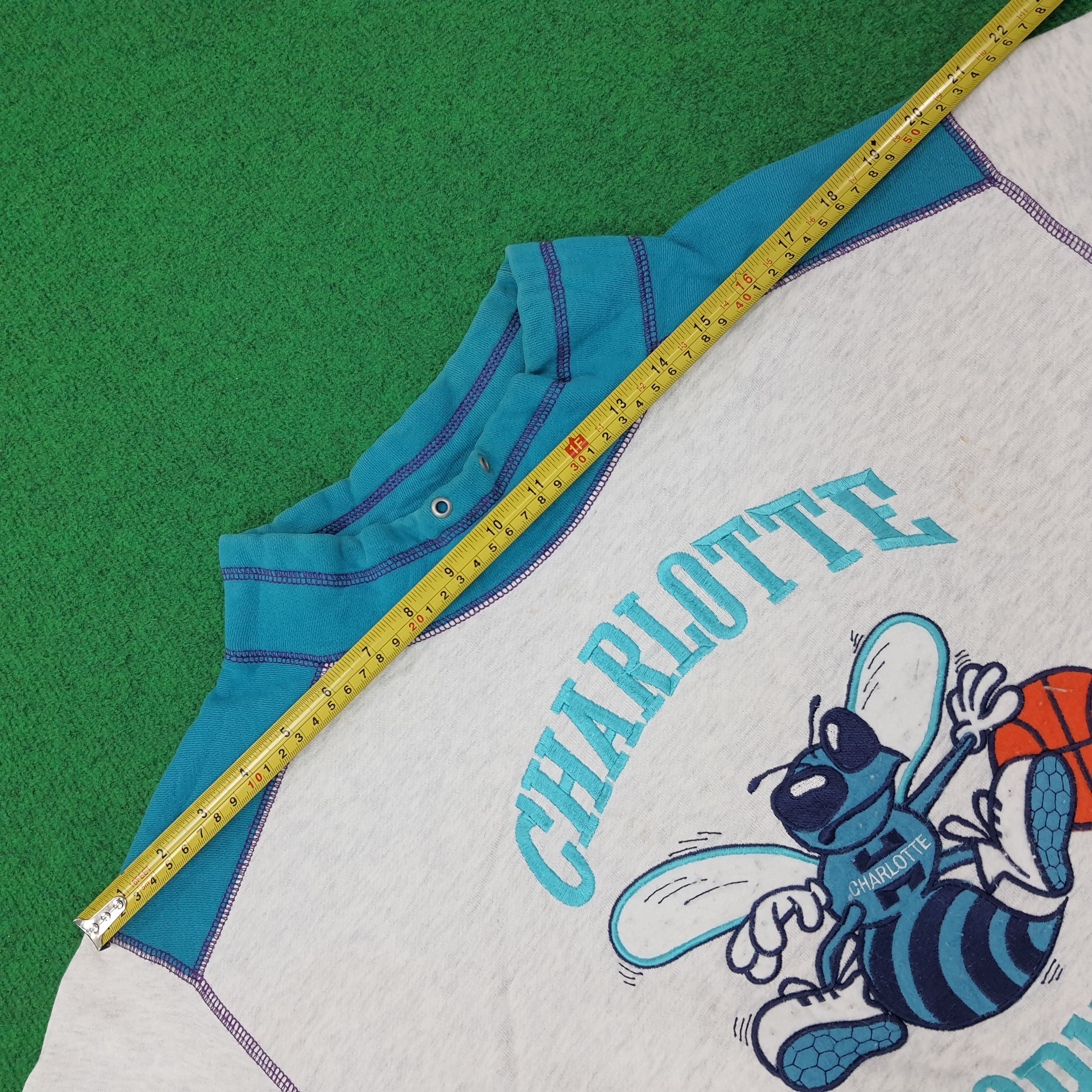 NBA Vintage NBA Charlotte Hornets Team Sports Sweatshirt C246N27 Size US M / EU 48-50 / 2 - 11 Thumbnail