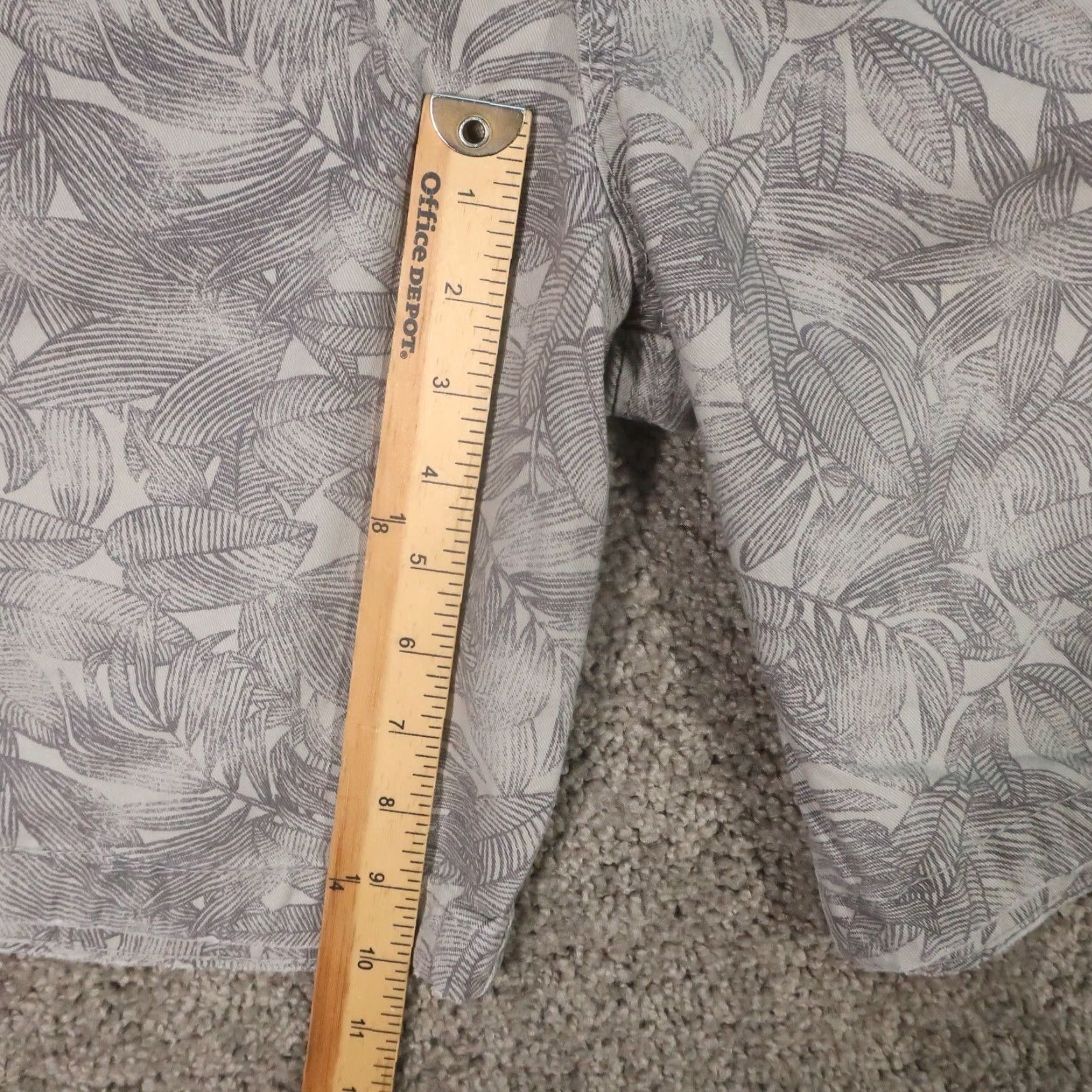 Abercrombie & Fitch VINTAGE Abercrombie & Fitch Chino Shorts Men 32 Gray Floral Button Fly Classic Cargo Pocket Belt Loops 10 in Inseam Size US 32 / EU 48 - 7 Thumbnail