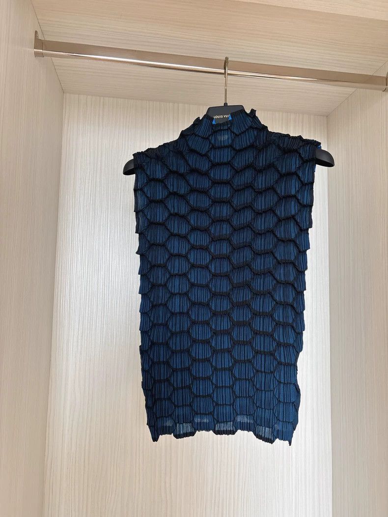 Issey Miyake Issey Miyake size:3 Mainline fish-scale and dragon-scale j Size XS / US 0-2 / IT 36-38 - 2 Thumbnail