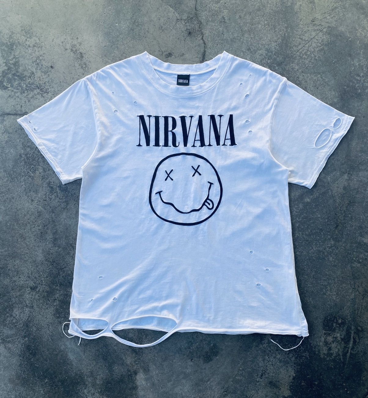 Nirvana Vintage 2017 Nirvana Thrashed By Jouetie Band Tees Size US M / EU 48-50 / 2 - 1 Thumbnail