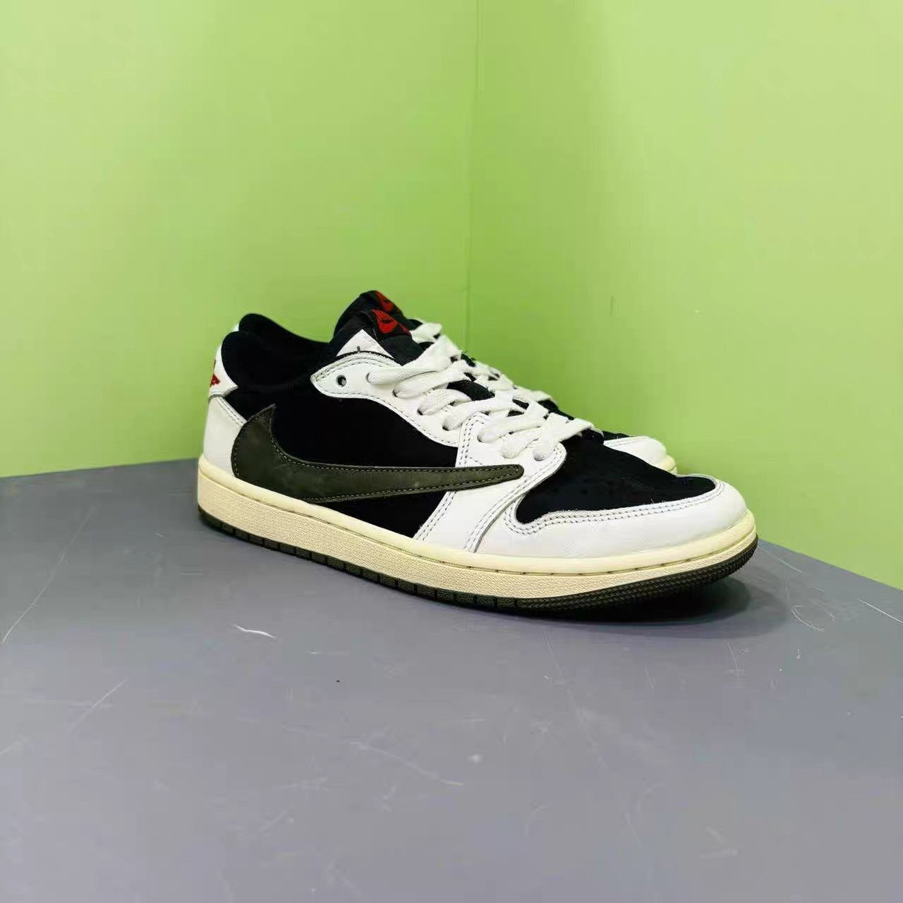 Jordan Brand Black Low-Top Sneakers Size 7 Size US 7 / EU 40 - 1 Thumbnail