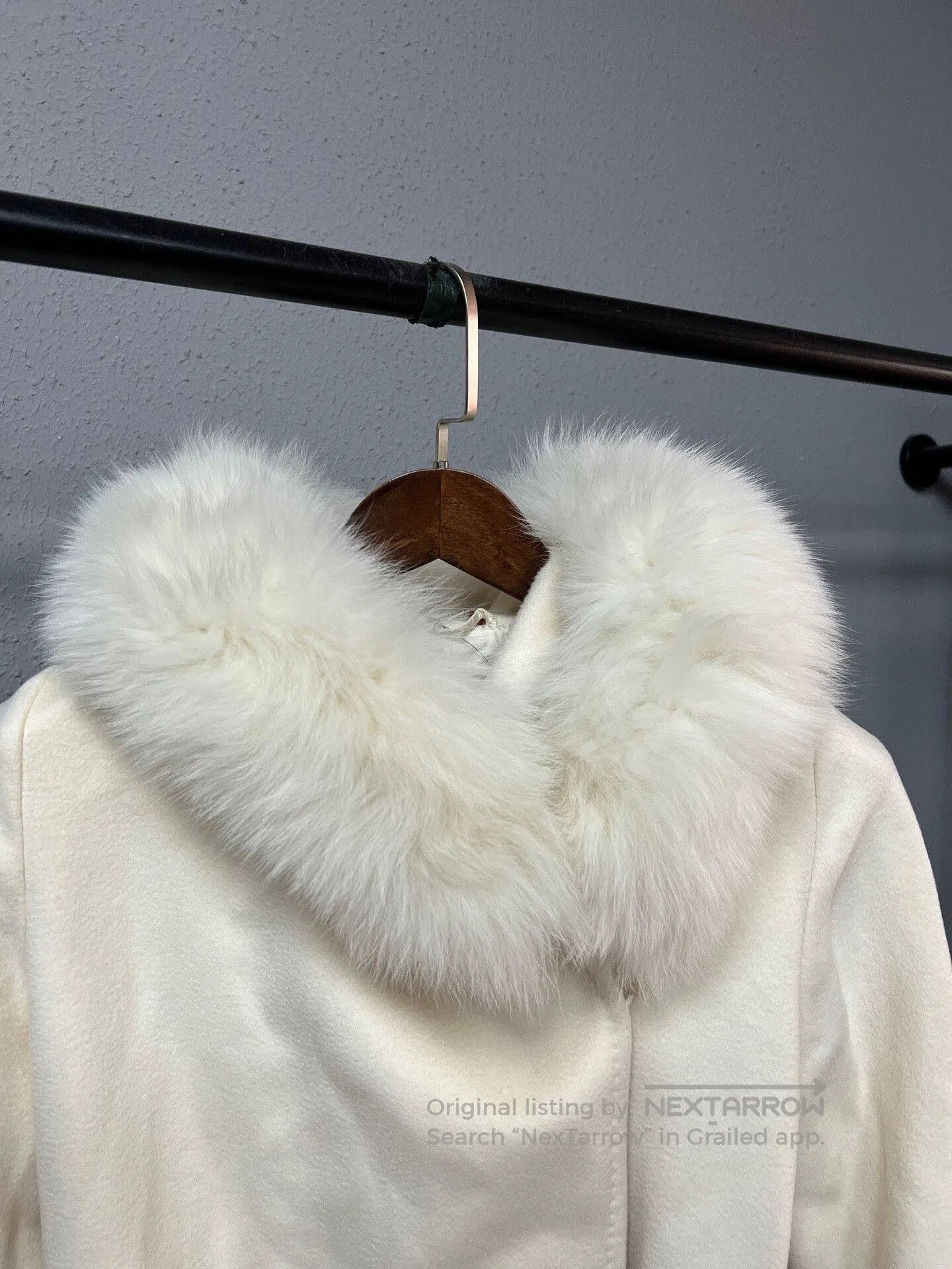 Max Mara Maxmara Beige Fox Fur Collar Coat. Size S / US 4 / IT 40 - 3 Thumbnail