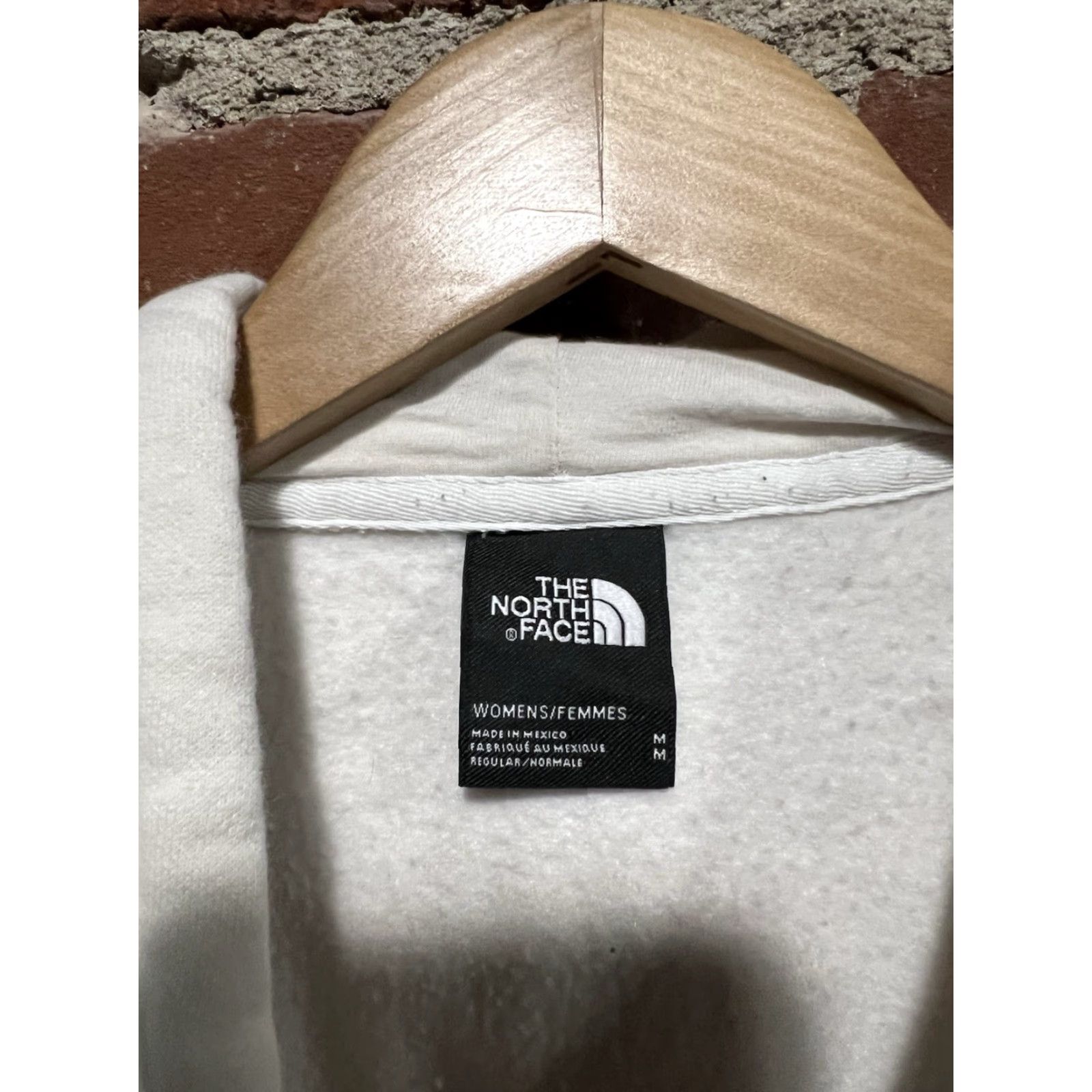 The North Face The North Face Womens White Spell Out Graphic Pullover Hooded Sweatshirt M Size Size M / US 6-8 / IT 42-44 - 3 Thumbnail