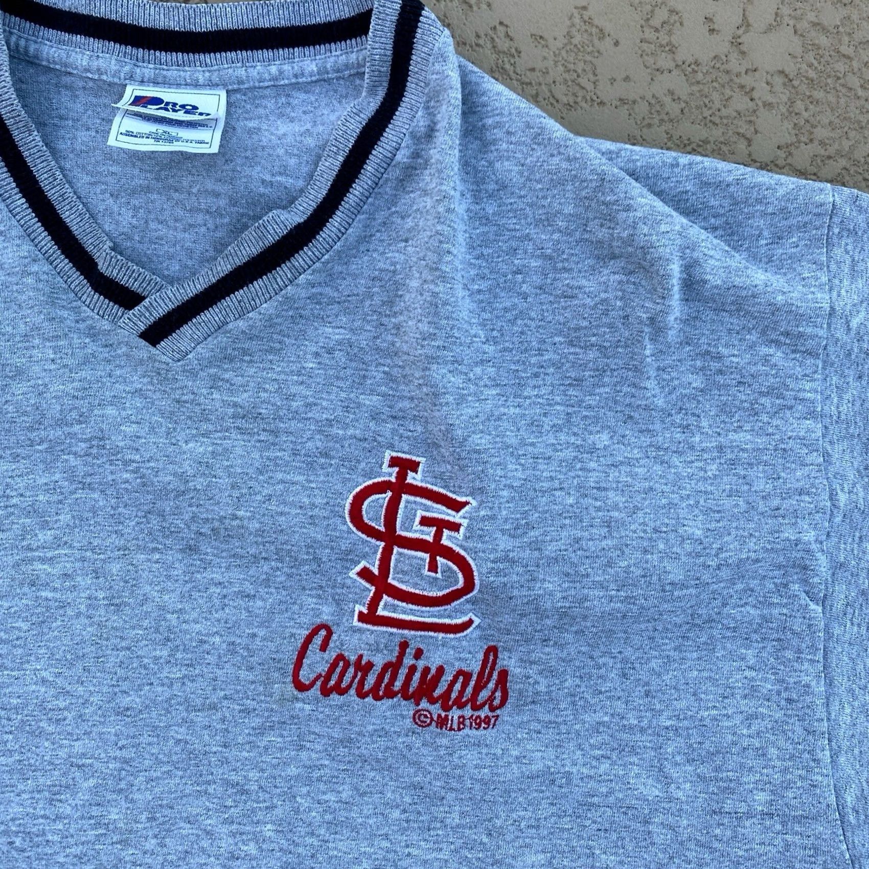Pro Player VINTAGE Pro Player T-Shirt St Louis Cardinals 90s Embroidered V-Neck XL Gray Mens Size US XL / EU 56 / 4 - 2 Thumbnail