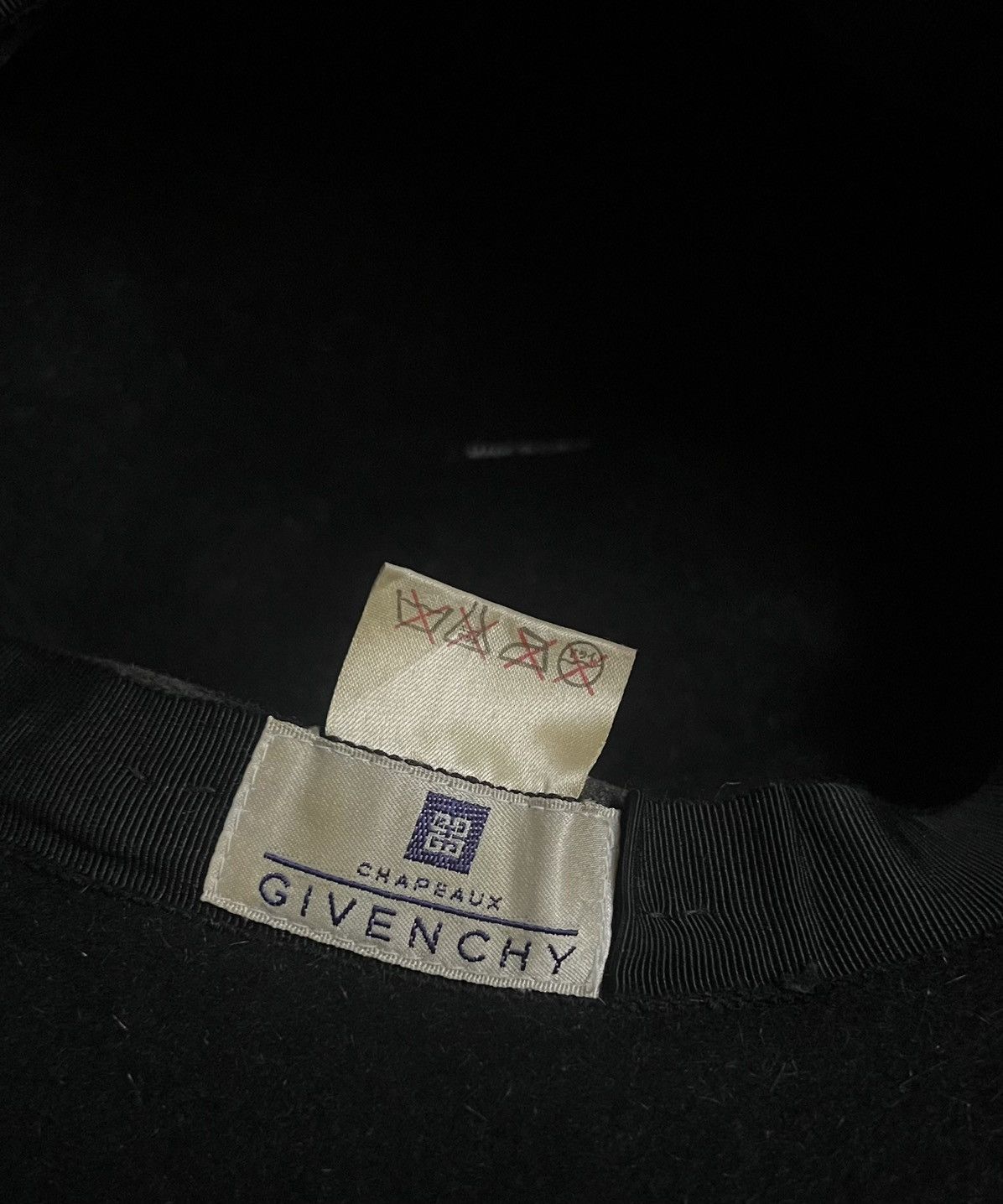 Givenchy Rare vintage Givenchy wool bucket hat 🎩🖤 Size ONE SIZE - 15 Thumbnail