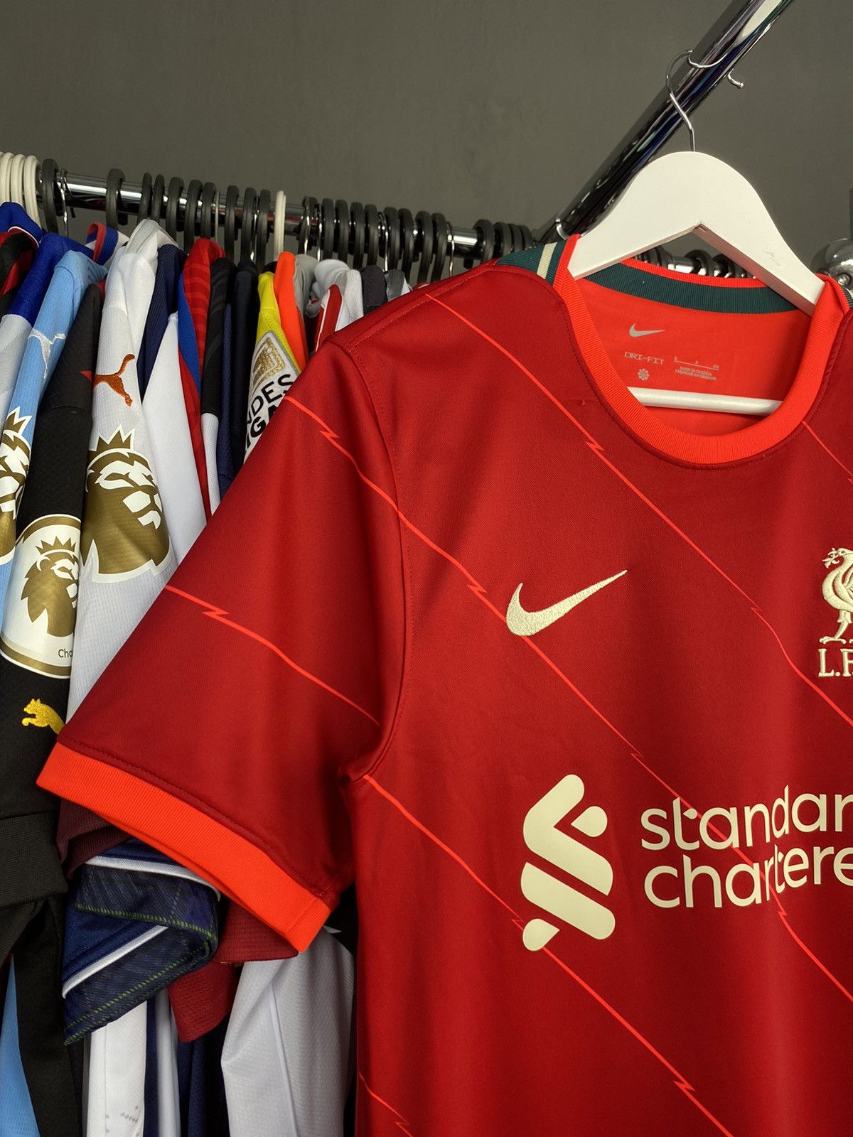 Nike 2020/21 NIKE LIVERPOOL HOME SOCCER FOOTBALL JERSEY SHIRT Size US S / EU 44-46 / 1 - 3 Thumbnail