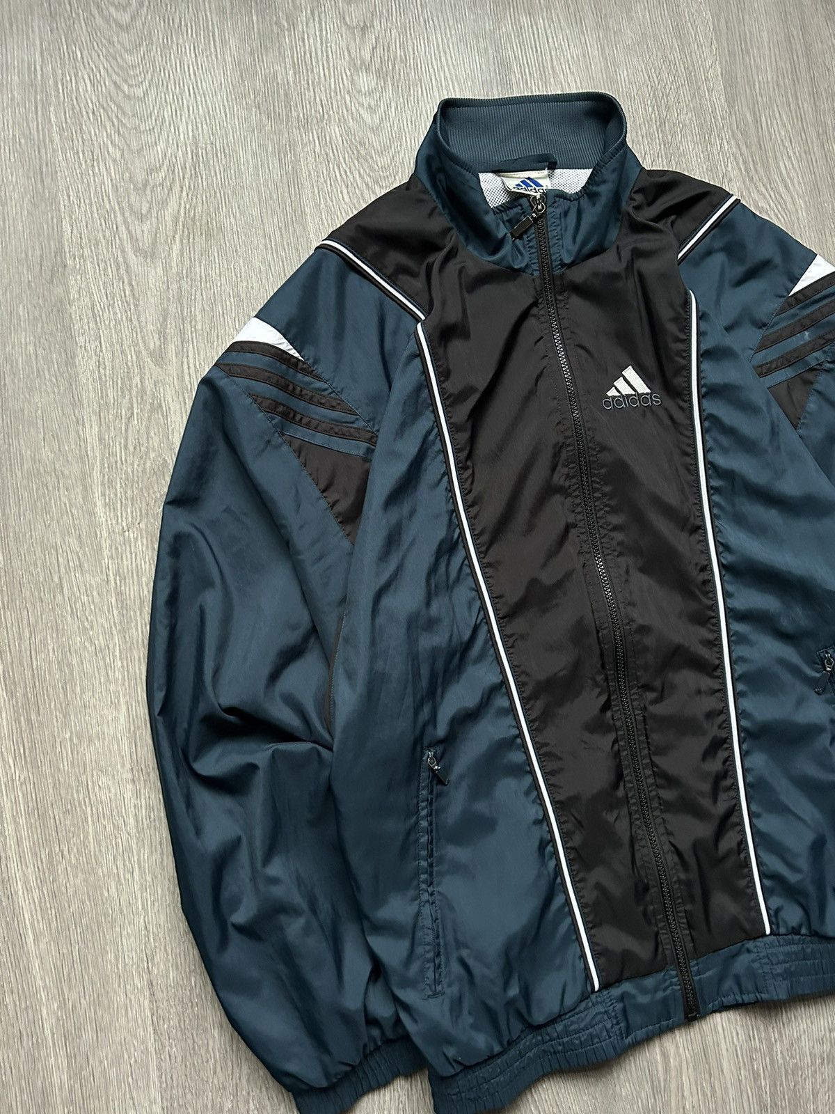 Adidas × Vintage Jacket 🧥 Adidas 🔘 Vintage 🔘 Streetwear 🔘 Sportswear 🔘 Size US L / EU 52-54 / 3 - 2 Thumbnail