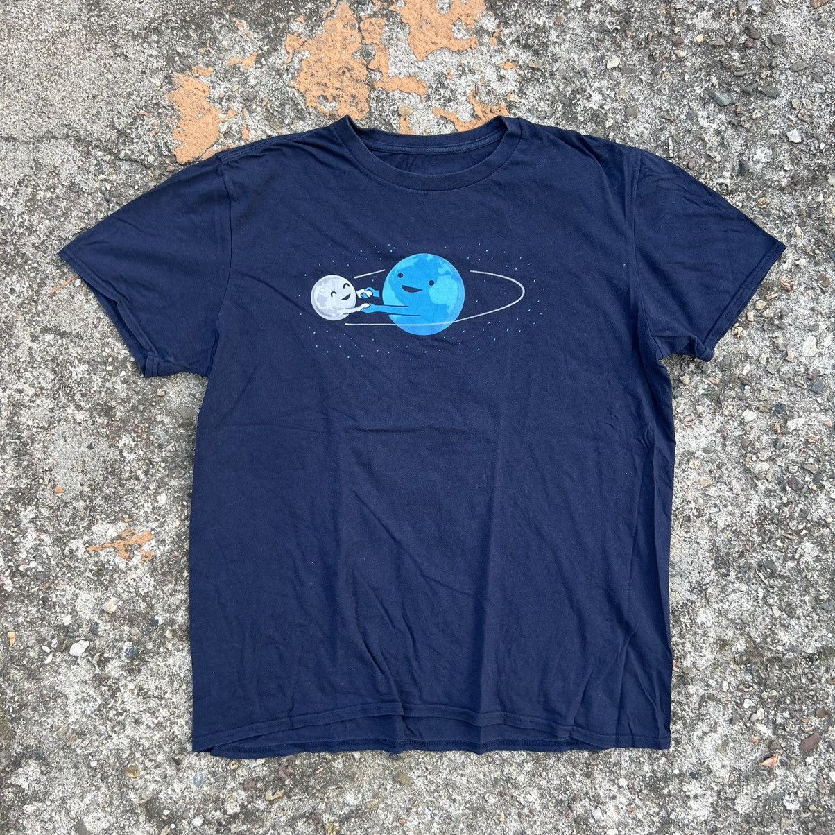 Vintage Vintage Earth T Shirt Tee Graphic Tee Size US L / EU 52-54 / 3 - 1 Thumbnail
