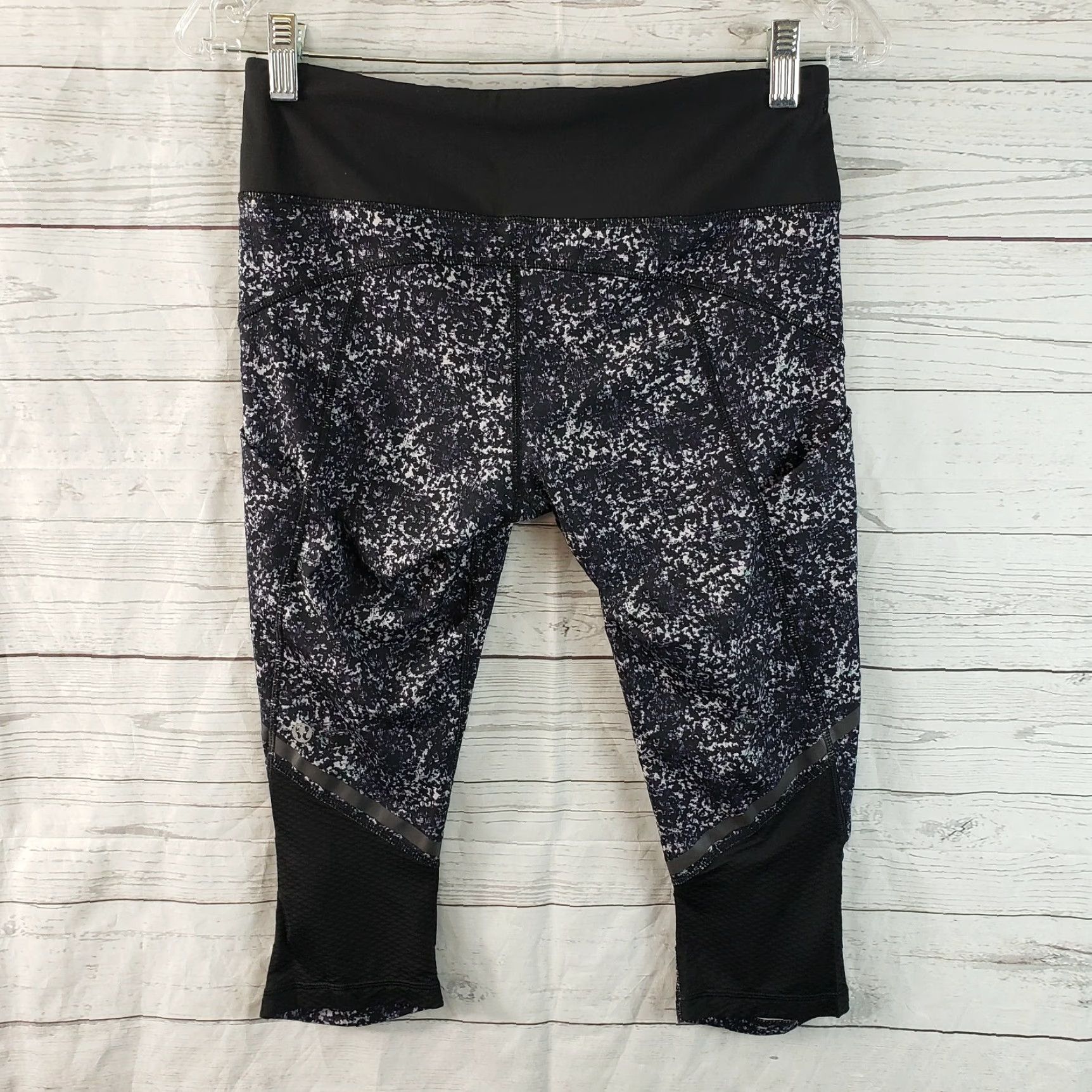 Lululemon Lululemon Womens Capri Leggings Sz 6 Black Purple Mid Rise Capri Leggings Womens 6 Black Purple Activewear Tight Legging Mens Womens Boys Girls Size 28" / US 6 / IT 42 - 3 Thumbnail
