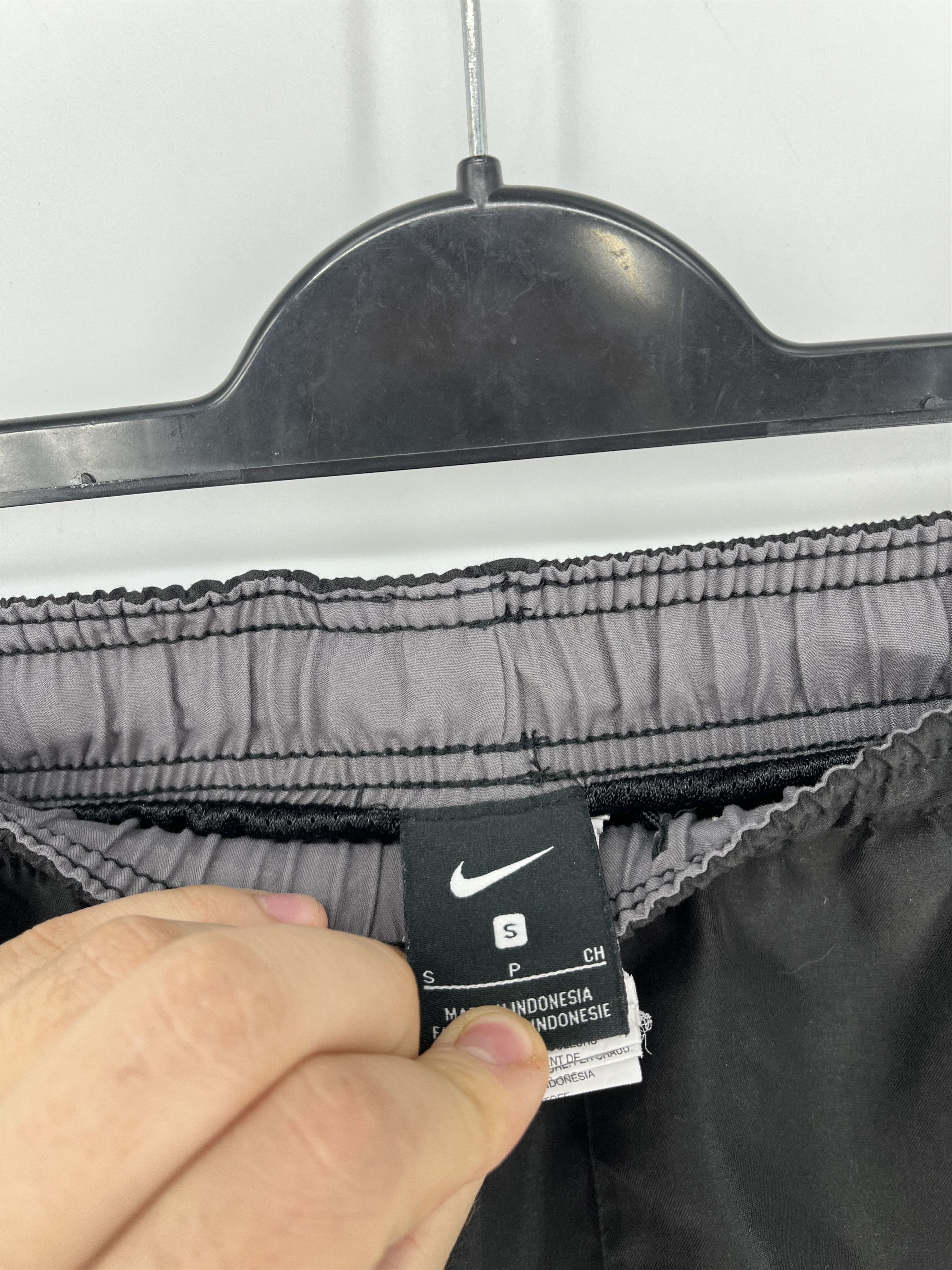Nike 90s Vintage Nike Black Nylon Mini Swoosh Shorts Travis Style Size US 30 / EU 46 - 6 Thumbnail