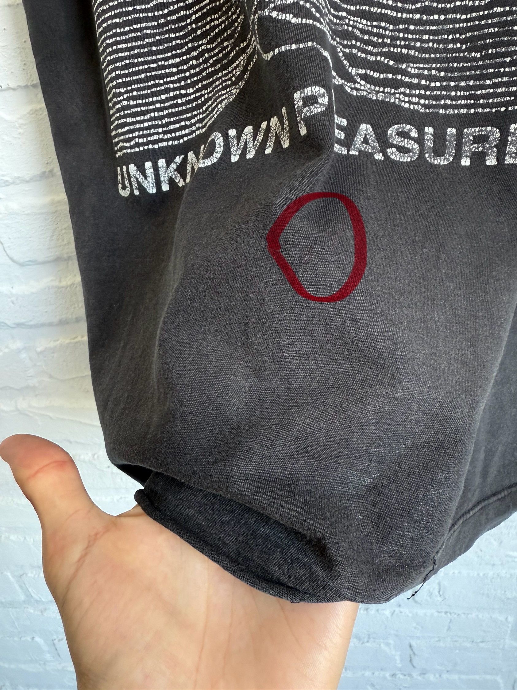 Band Tees Vintage 90s 2000s Joy Division Unknown Pleasures t-shirt Size US L / EU 52-54 / 3 - 9 Thumbnail