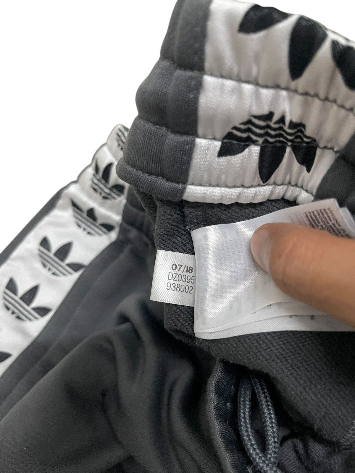 Adidas Adidas Trefoil Sidetape Trackpants Size US 32 / EU 48 - 6 Thumbnail