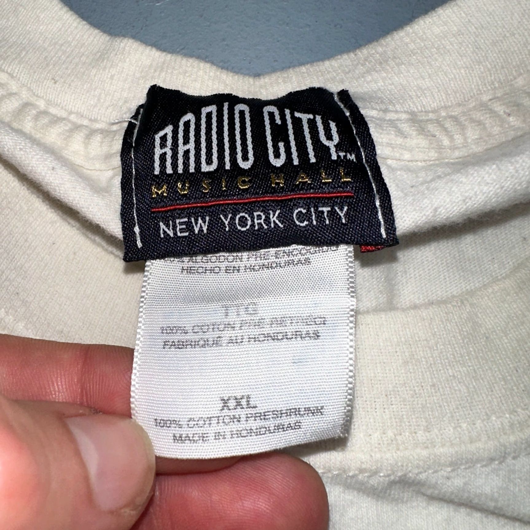 Vintage VINTAGE Radio City Music City Hall T Shirt NYC Y2K 2000s Art Band NYC White 2XL Men Crew Neck Short Sleeve Graphic Print Vintage Theme 70s 80s 90s Size US XXL / EU 58 / 5 - 6 Thumbnail