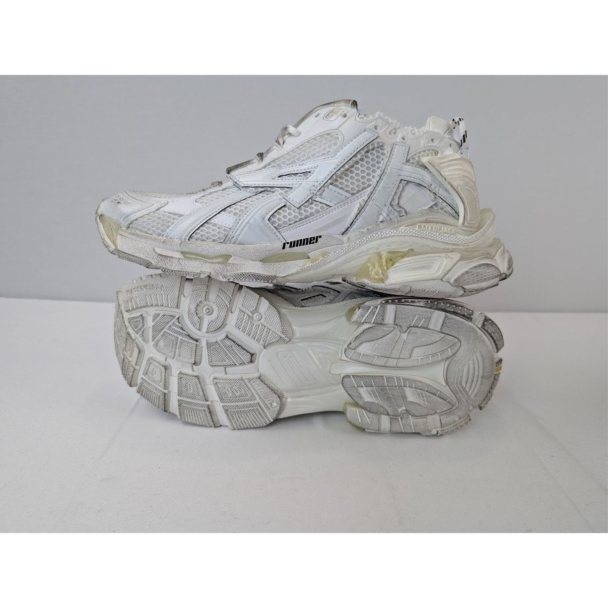Balenciaga o1rshd1 Monocolor Runners in White Size US 11 / EU 44 - 14 Thumbnail