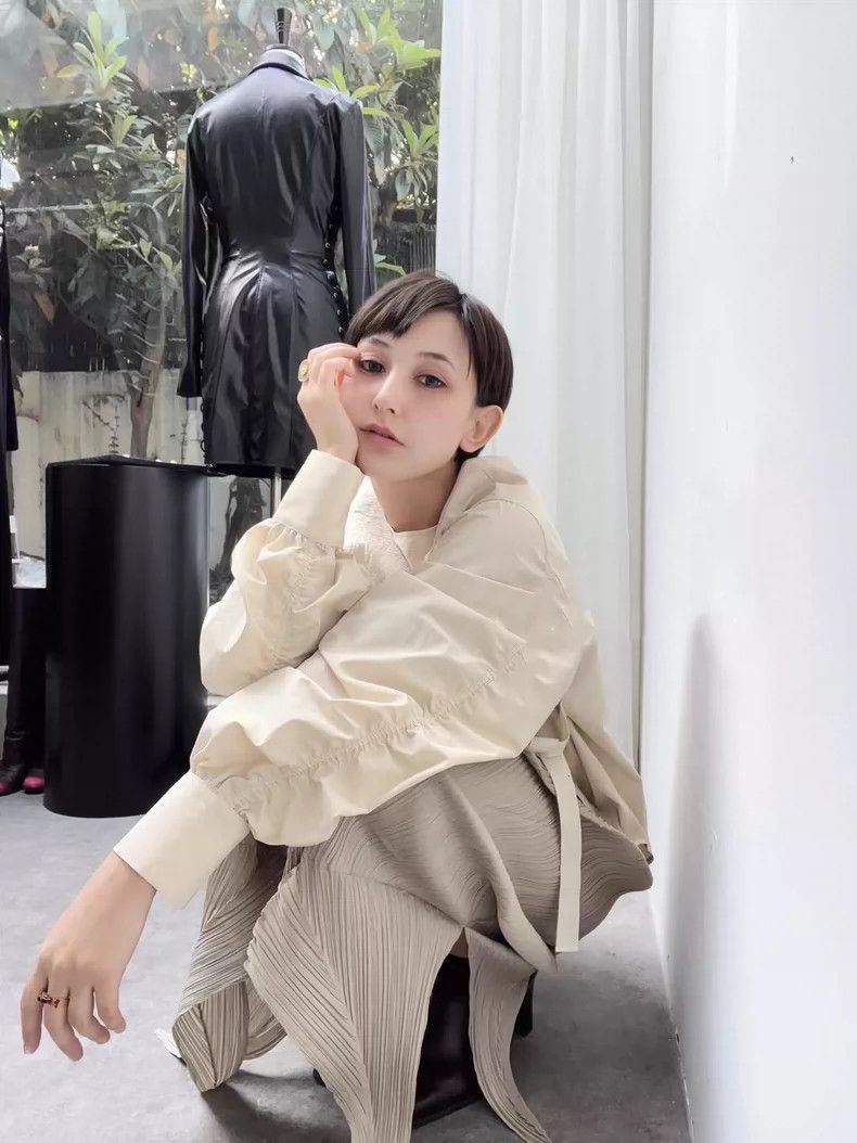 Issey Miyake Issey Miyake size:3 Beige pleated irregular-shaped pants Size 31" - 3 Thumbnail