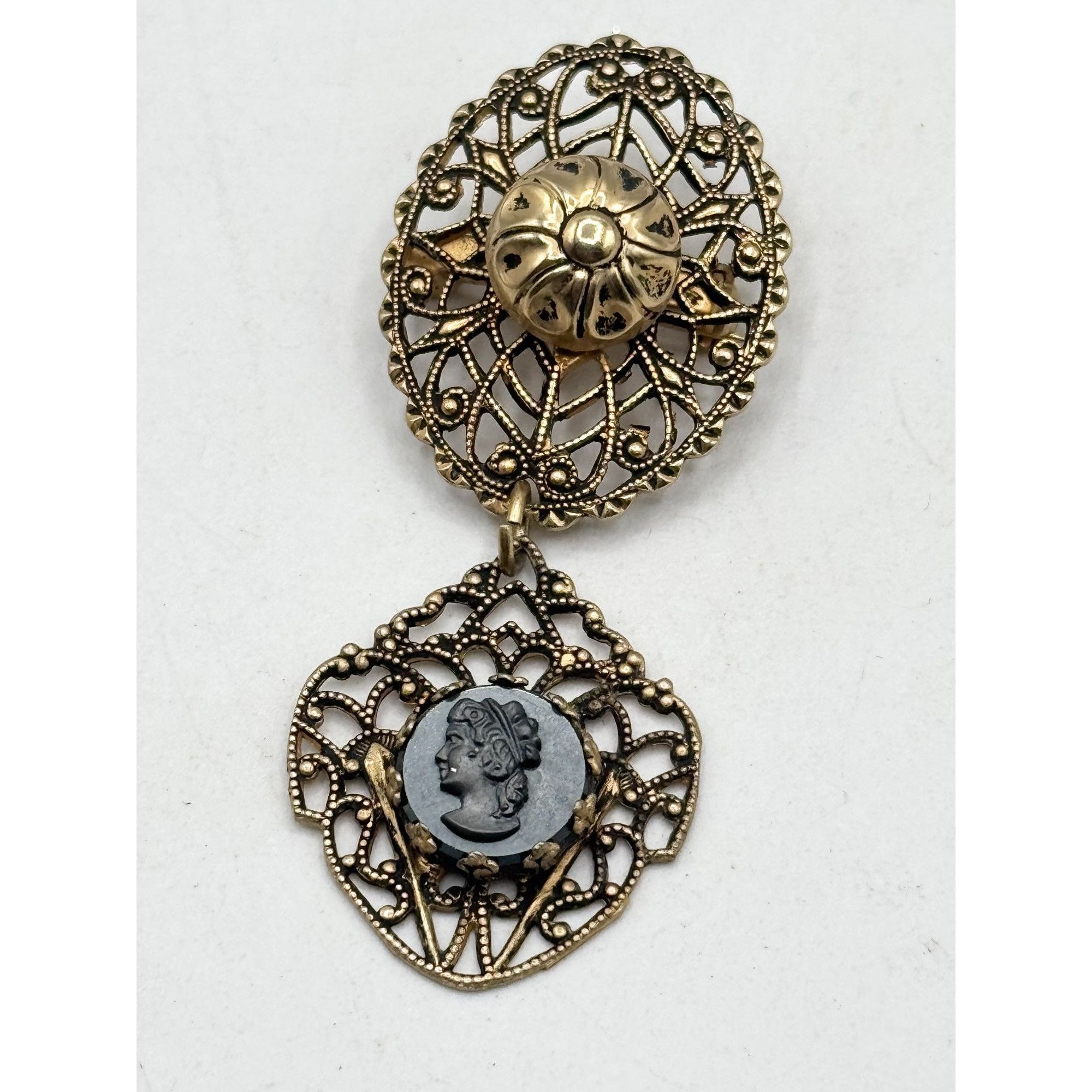 Vintage Vintage filigree black glass cameo dangle brooch pin Size ONE SIZE - 1 Thumbnail