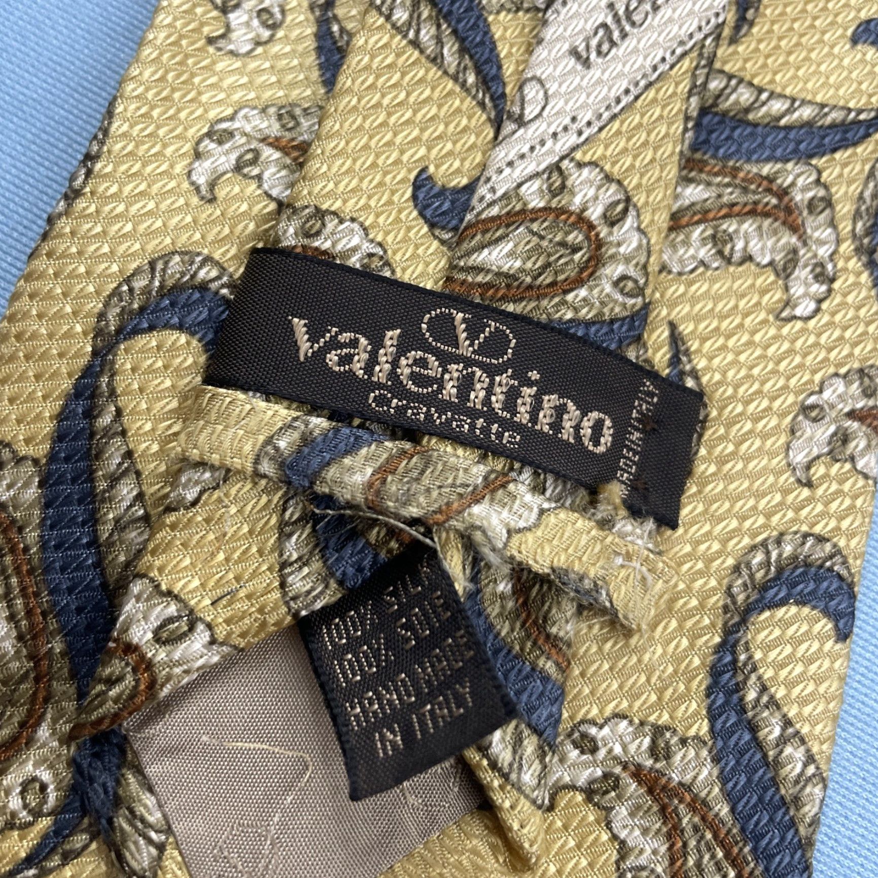 Valentino VINTAGE Valentino Tie 100% Silk Hand Made Italy Yellow Paisley 4x57 Classic Menswear Tie Size ONE SIZE - 4 Thumbnail