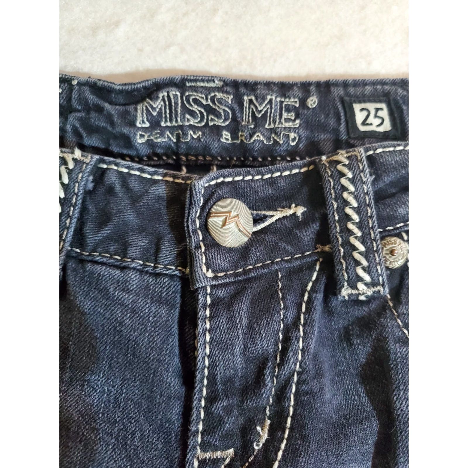 Miss Me Miss Me - Signature Skinny Denim Jeans Women's Size: 25 ~ Inseam: 33 Dark Wash Size 42" / US 20 - 3 Thumbnail