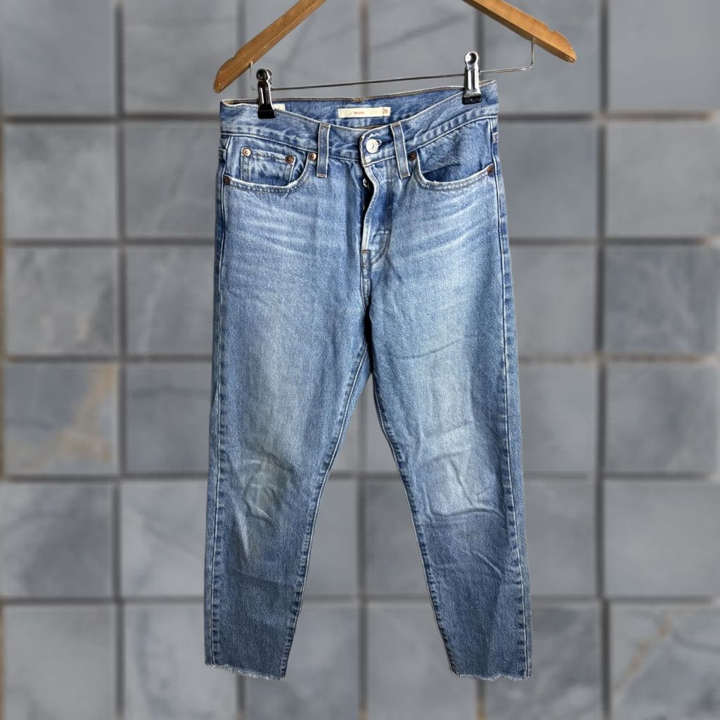 Levi's Levi's Wedgie Straight Jeans Womens 25 Blue Light Wash High Rise Cropped Raw Hem Denim Slim Straight Size 42" / US 20 - 1 Thumbnail