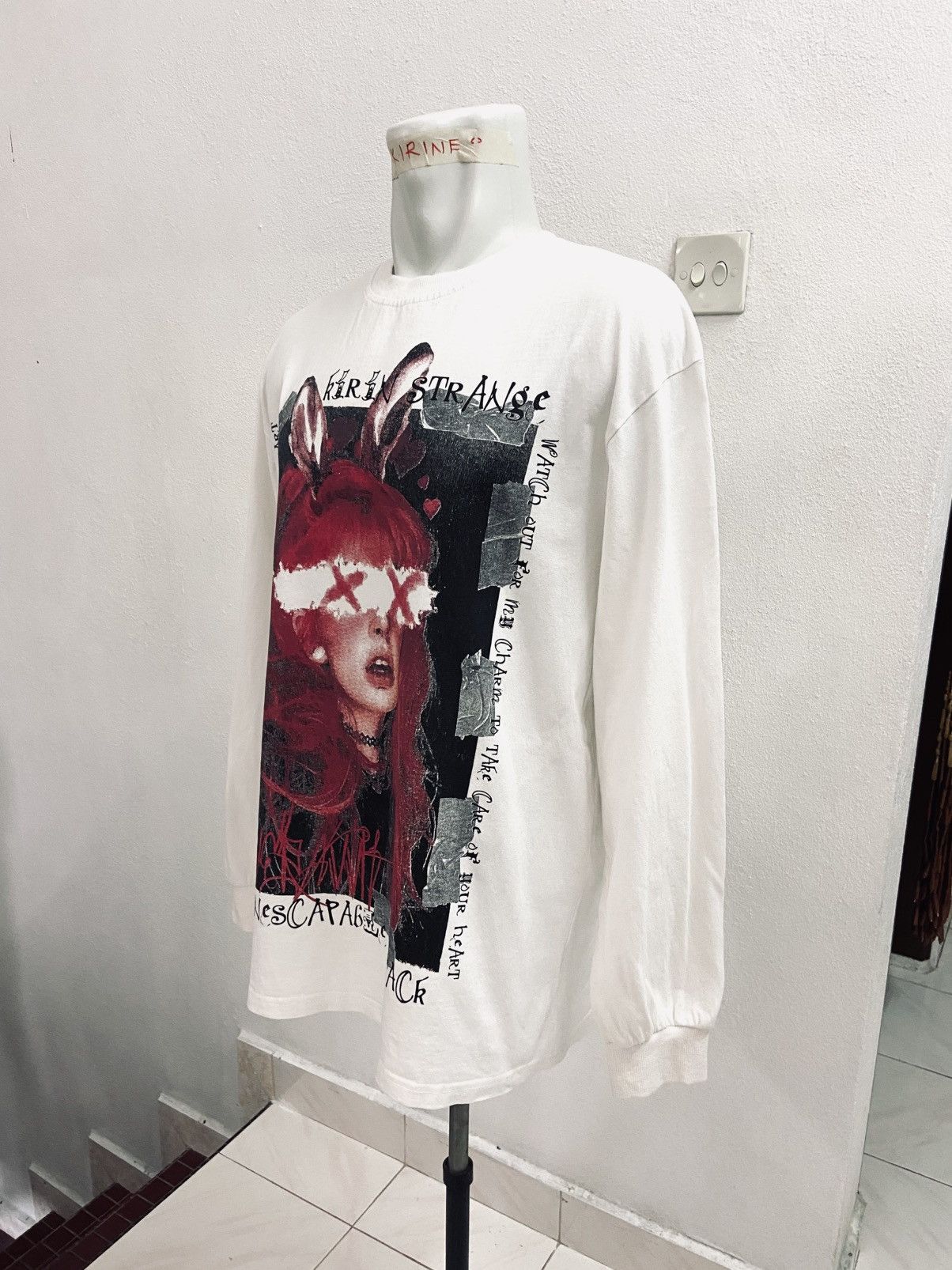 Other KIRIN STRANGE BUNNY GIRL GRAPHICS TEE Size US L / EU 52-54 / 3 - 3 Thumbnail